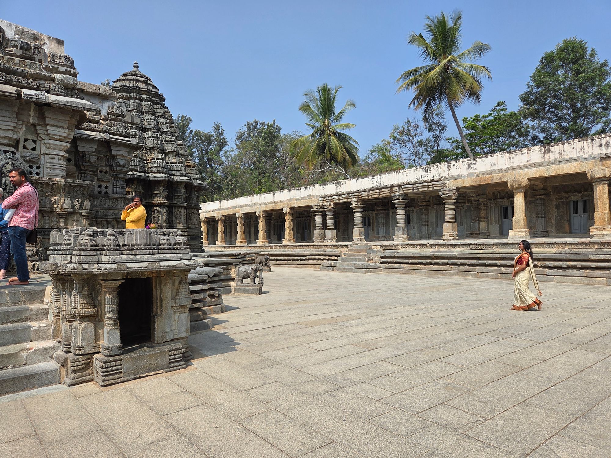 Sri Chamundeshwari and Keshava Temple (43) Sri Chamundeshwari and Keshava Temple (43)