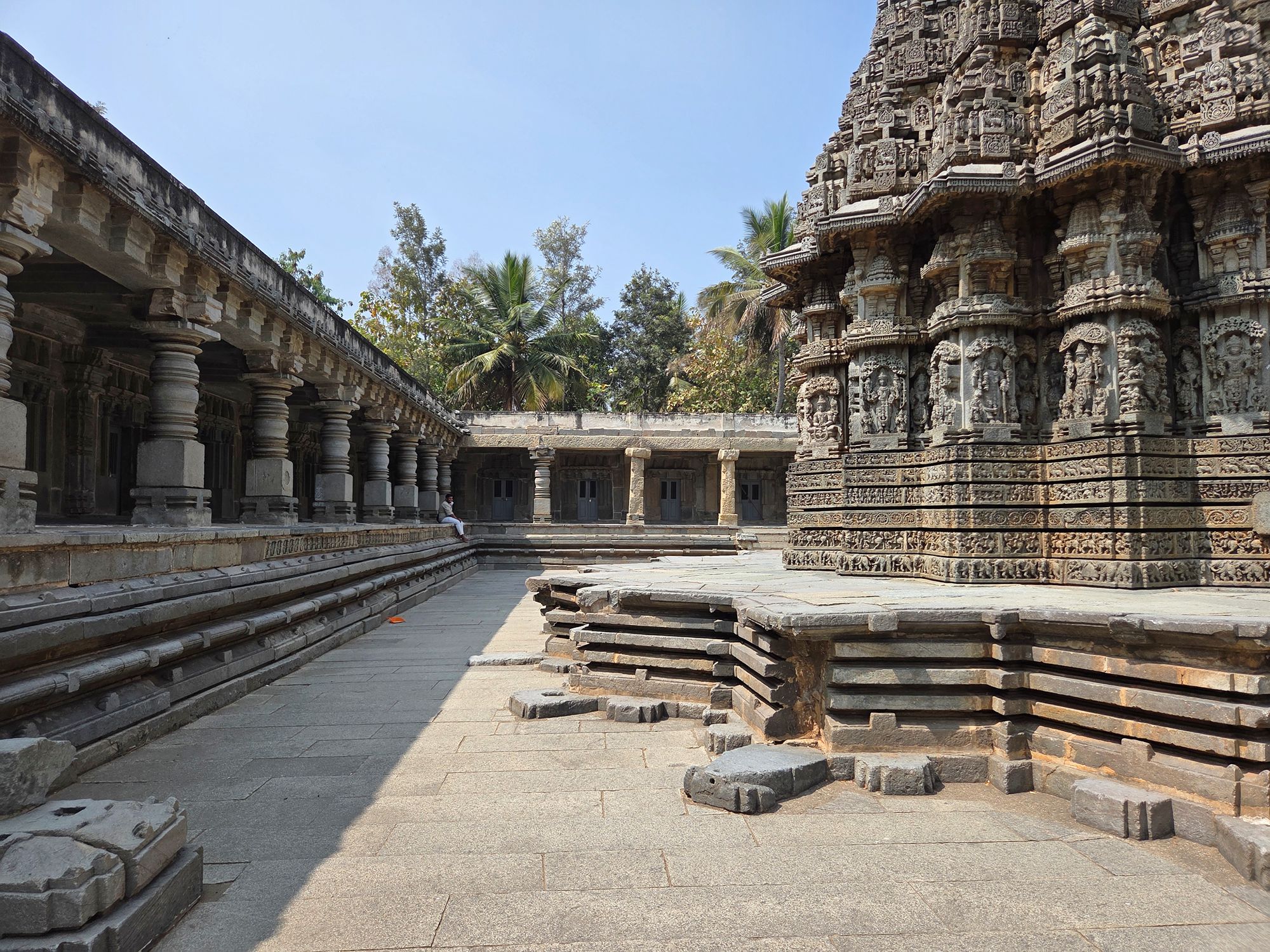 Sri Chamundeshwari and Keshava Temple (92) Sri Chamundeshwari and Keshava Temple (92)