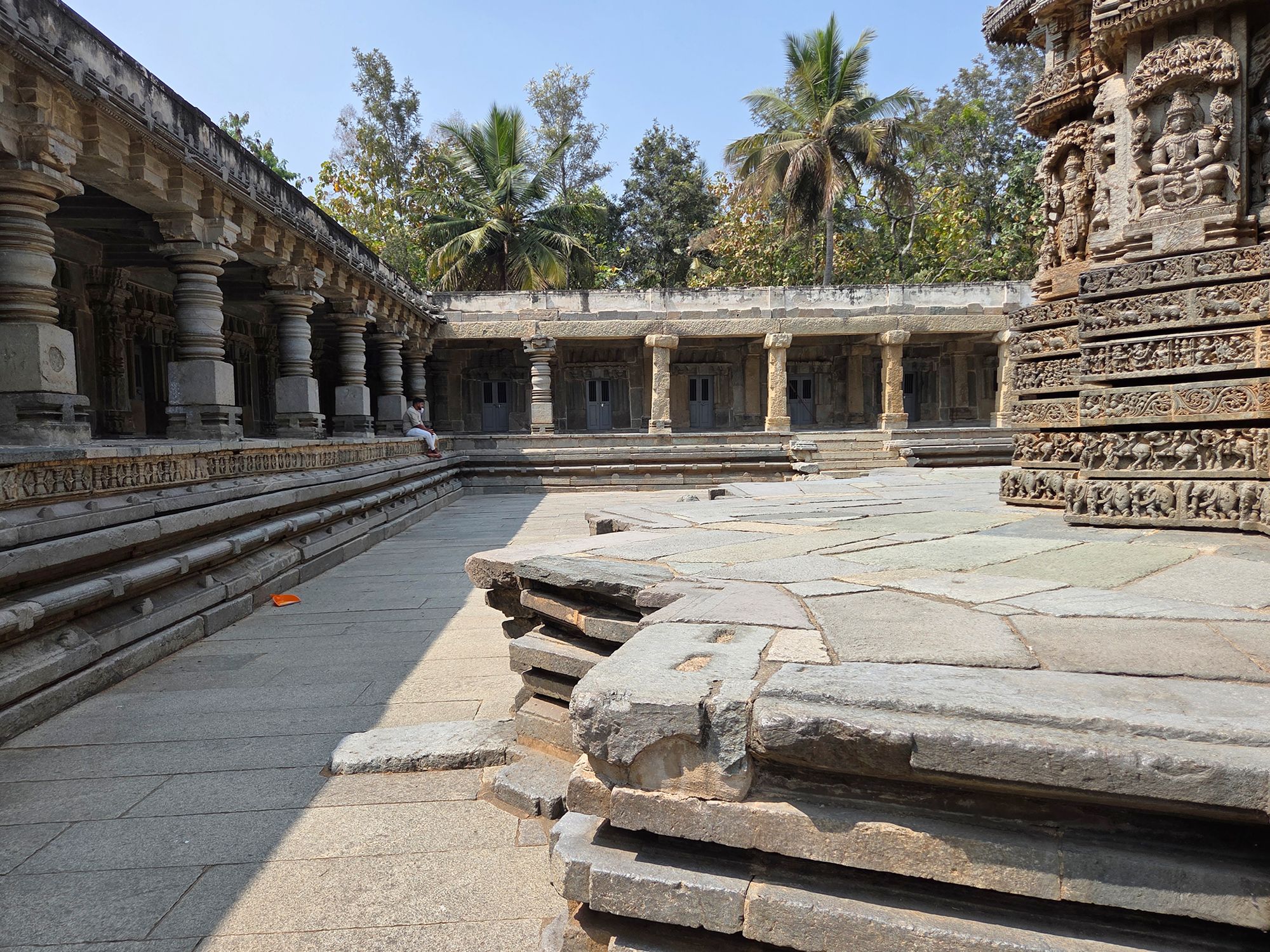 Sri Chamundeshwari and Keshava Temple (93) Sri Chamundeshwari and Keshava Temple (93)