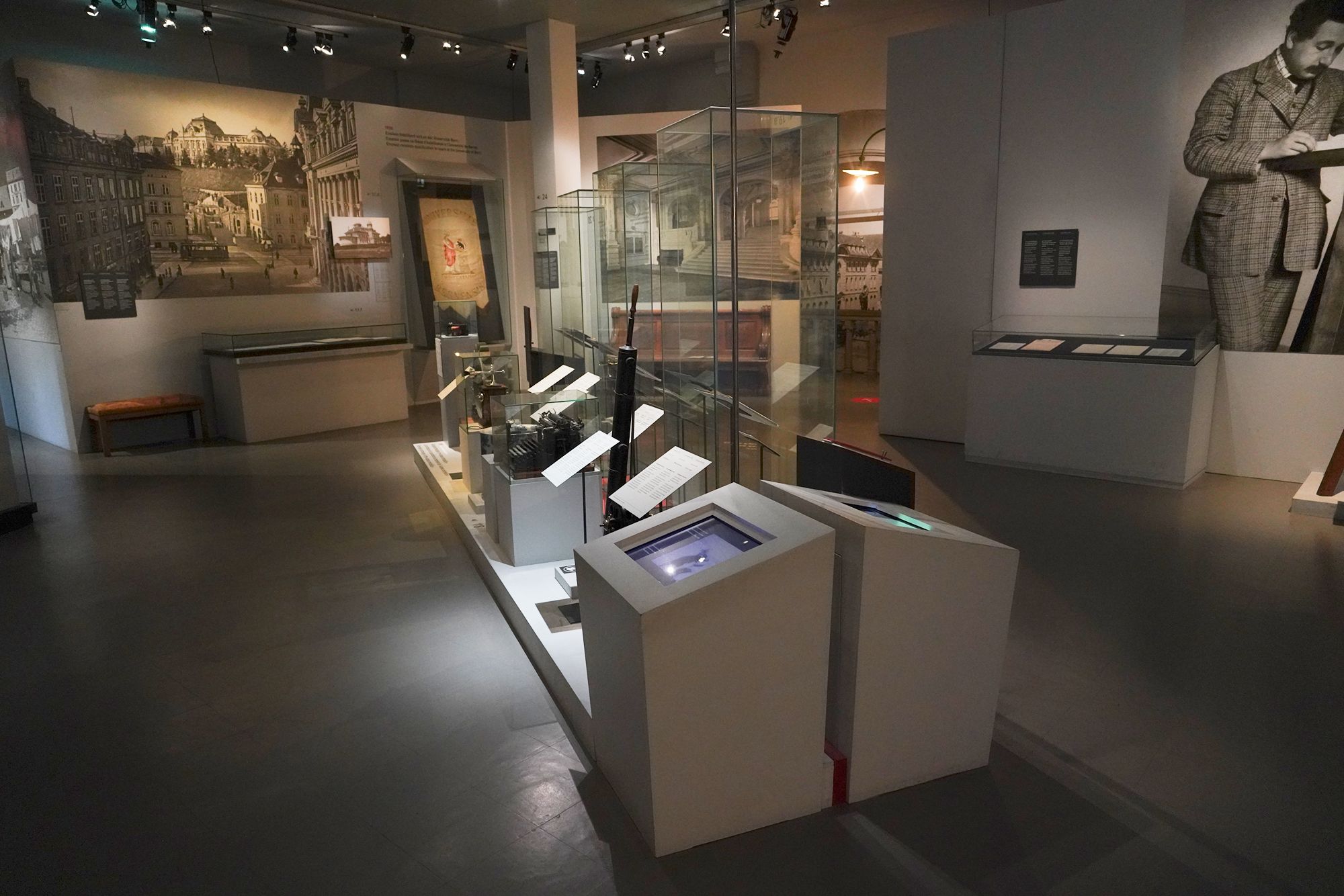 Bernisches Historisches Museum – Einstein I (102) Bernisches Historisches Museum – Einstein I (102)