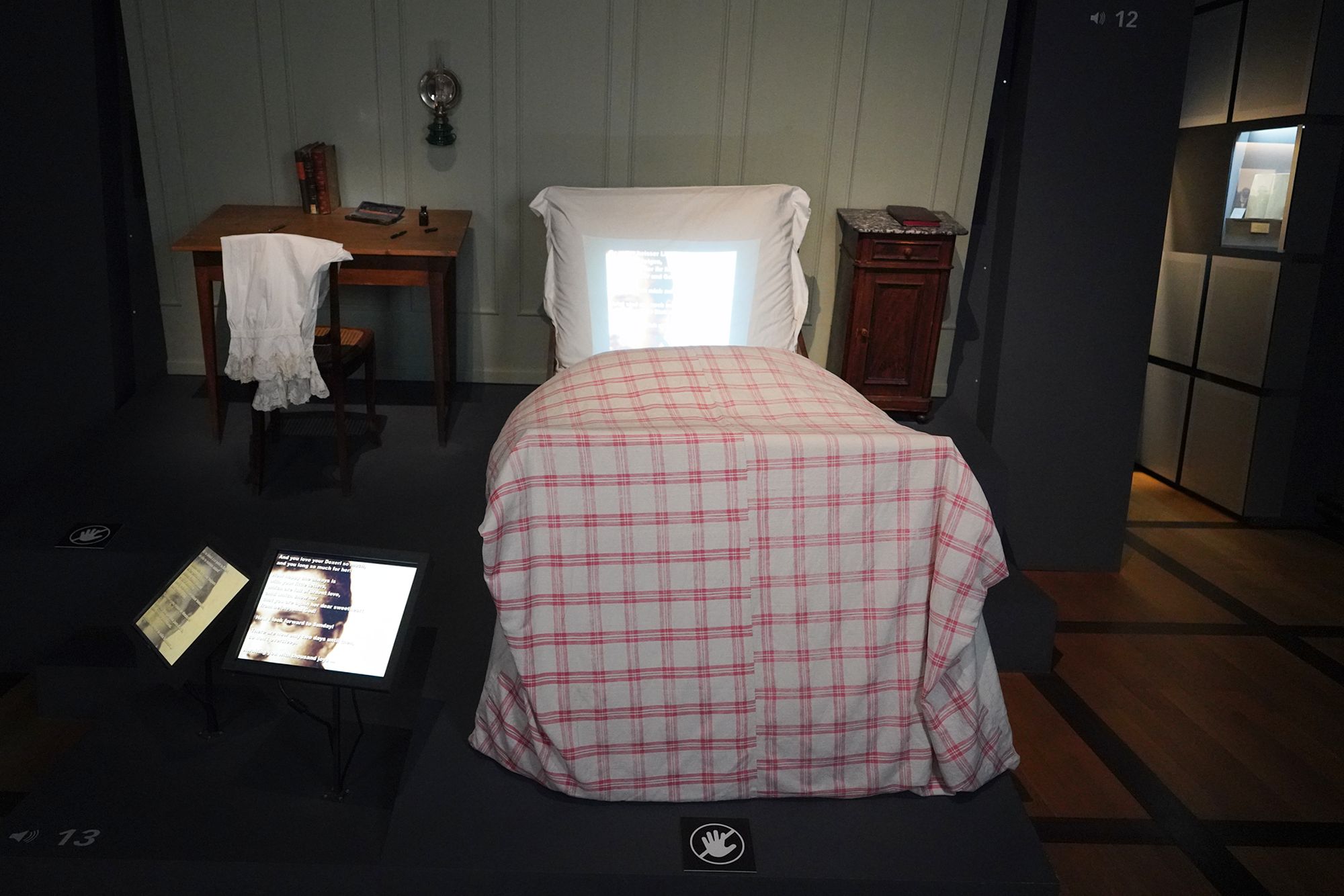 Bernisches Historisches Museum – Einstein I (88) Bernisches Historisches Museum – Einstein I (88)