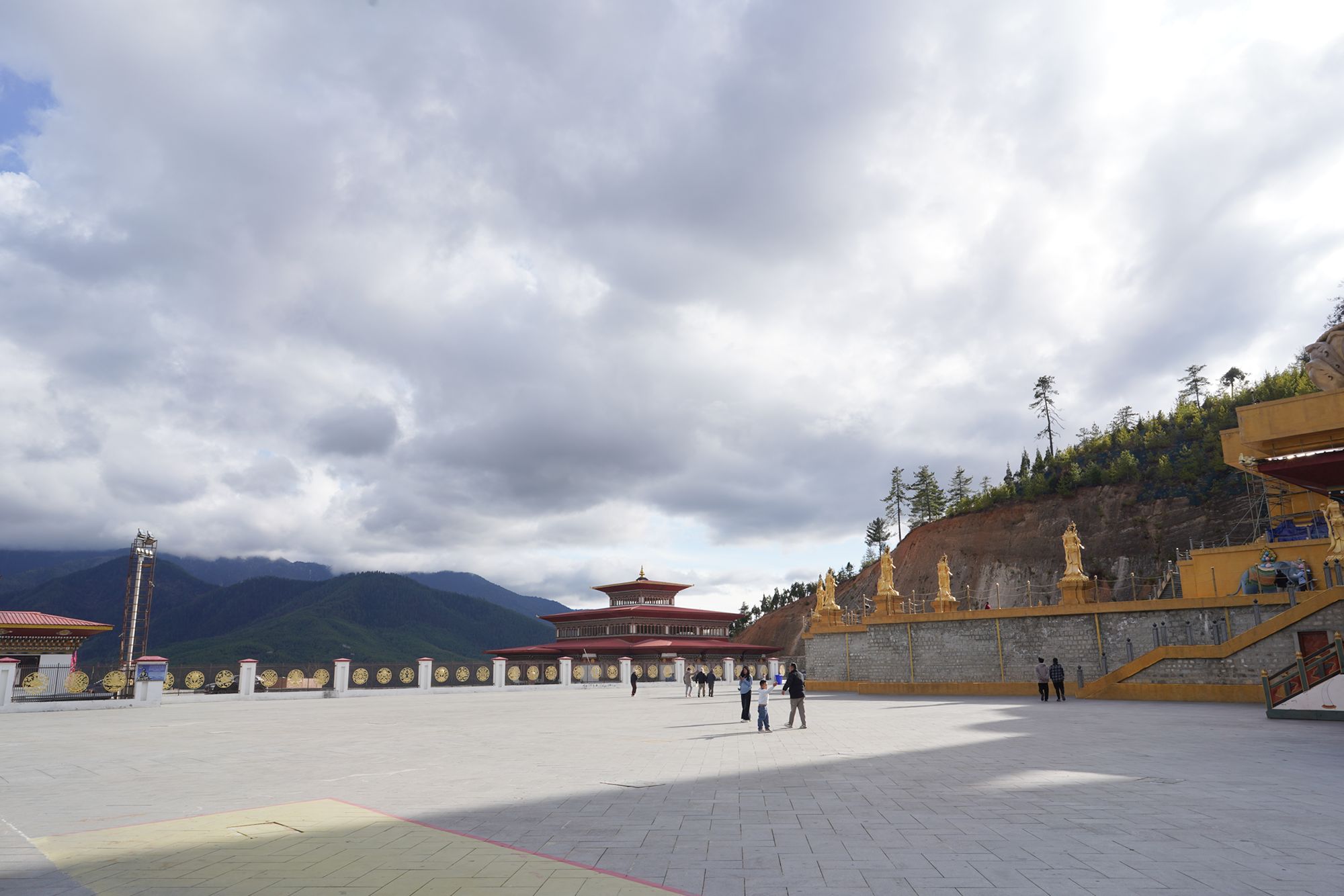 Bhutan – Buddha Dordenma, Dochula Pass, Chimi Lhakhang (19)