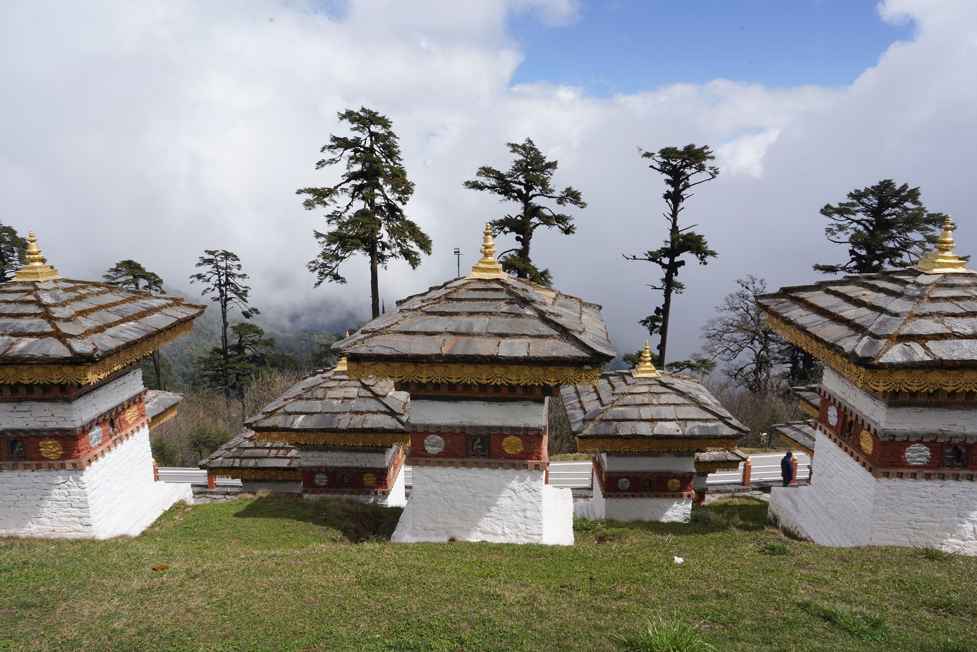 Bhutan – Buddha Dordenma, Dochula Pass, Chimi Lhakhang (67)