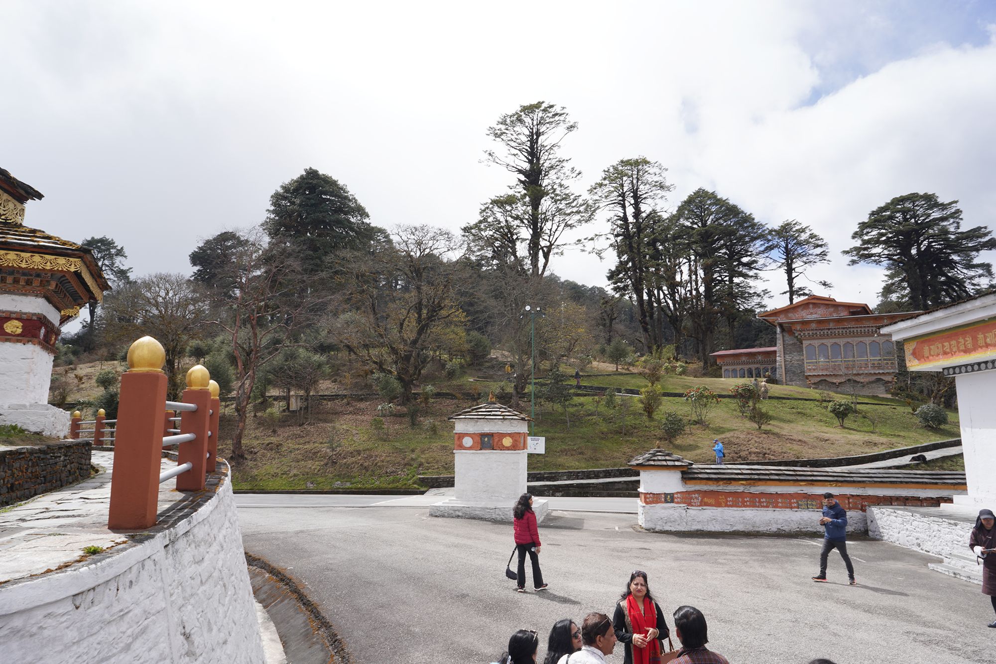Bhutan – Buddha Dordenma, Dochula Pass, Chimi Lhakhang (77)