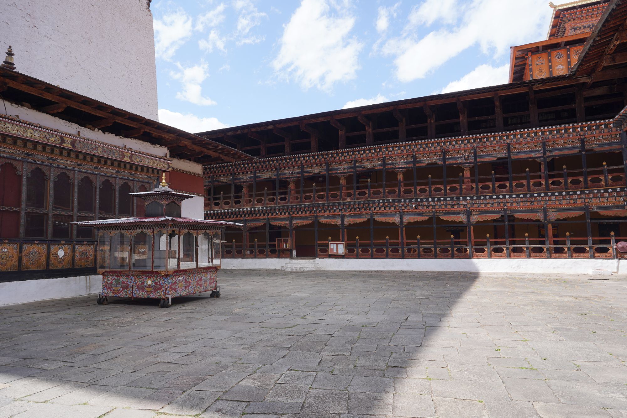Bhutan – Punakha Dzong and Suspension Bridge, Paro Rinpung Dzong and Ta Dzong (111) Bhutan – Punakha Dzong and Suspension Bridge, Paro Rinpung Dzong and Ta Dzong (111)