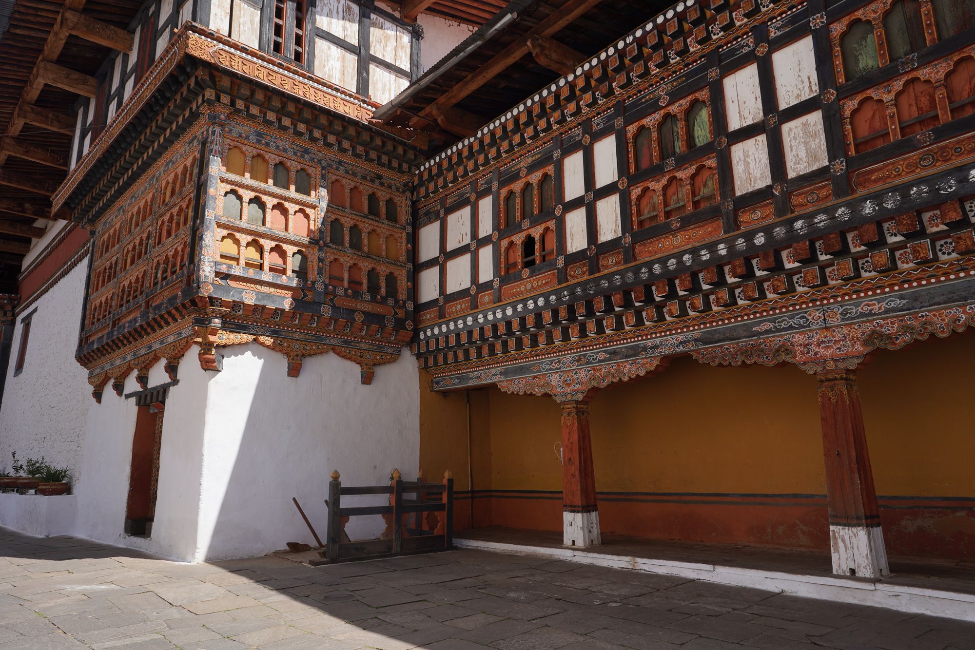 Bhutan – Punakha Dzong and Suspension Bridge, Paro Rinpung Dzong and Ta Dzong (114) Bhutan – Punakha Dzong and Suspension Bridge, Paro Rinpung Dzong and Ta Dzong (114)