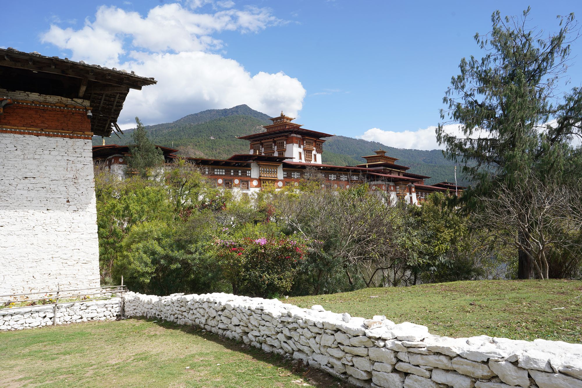 Bhutan – Punakha Dzong and Suspension Bridge, Paro Rinpung Dzong and Ta Dzong (2) Bhutan – Punakha Dzong and Suspension Bridge, Paro Rinpung Dzong and Ta Dzong (2)