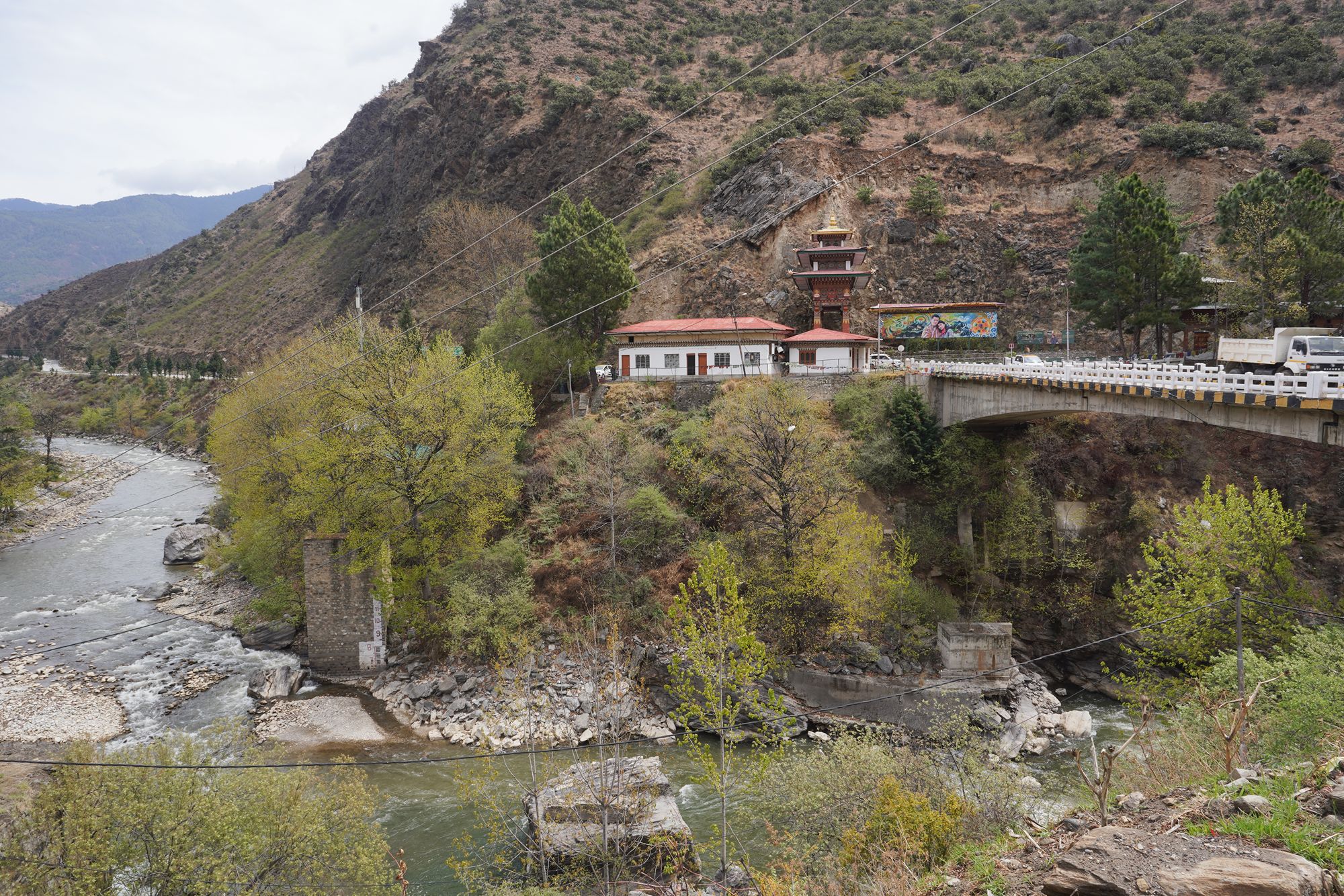 Bhutan – Punakha Dzong and Suspension Bridge, Paro Rinpung Dzong and Ta Dzong (85) Bhutan – Punakha Dzong and Suspension Bridge, Paro Rinpung Dzong and Ta Dzong (85)