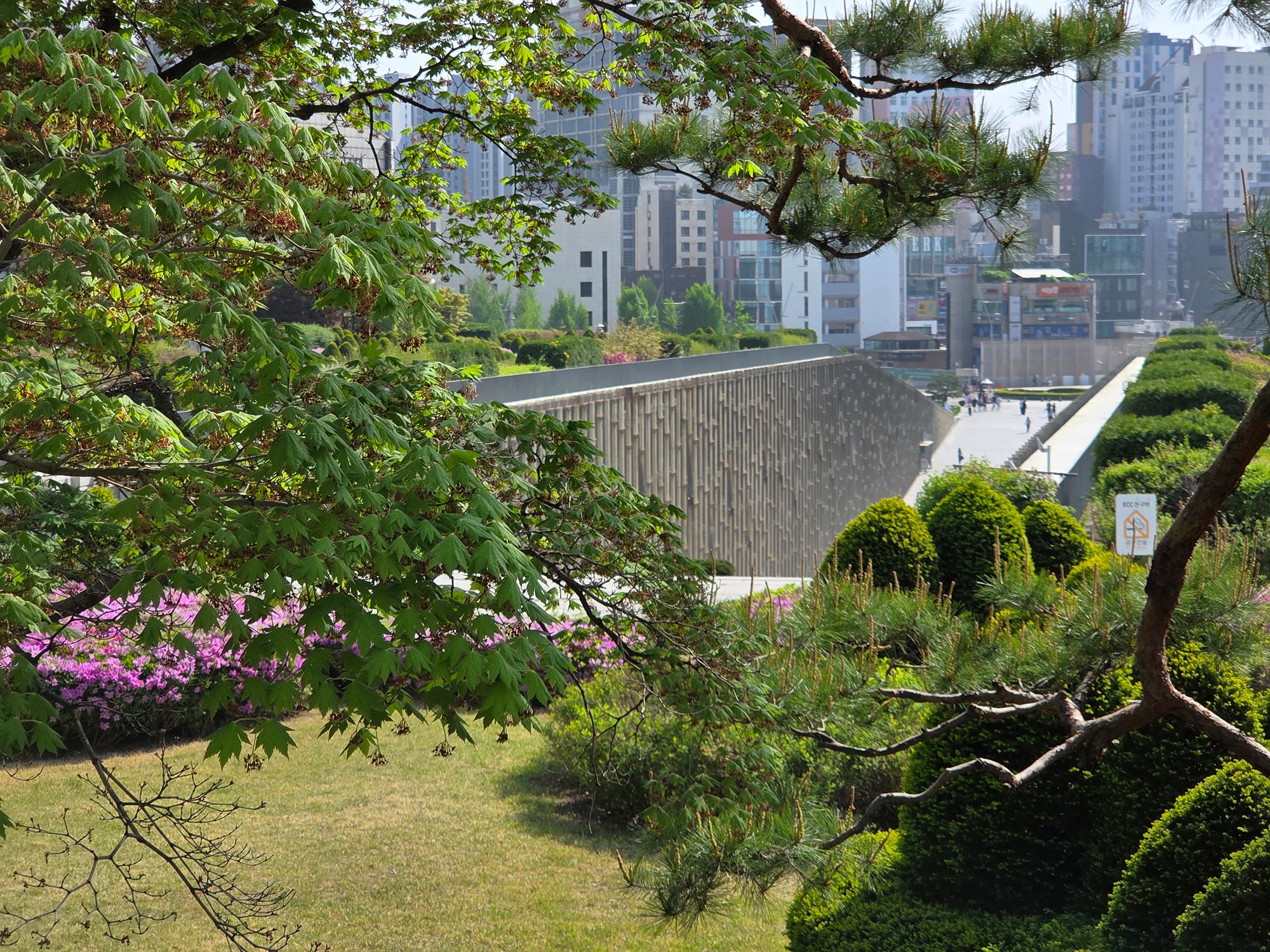 Ewha Womans University (32) Ewha Womans University (32)
