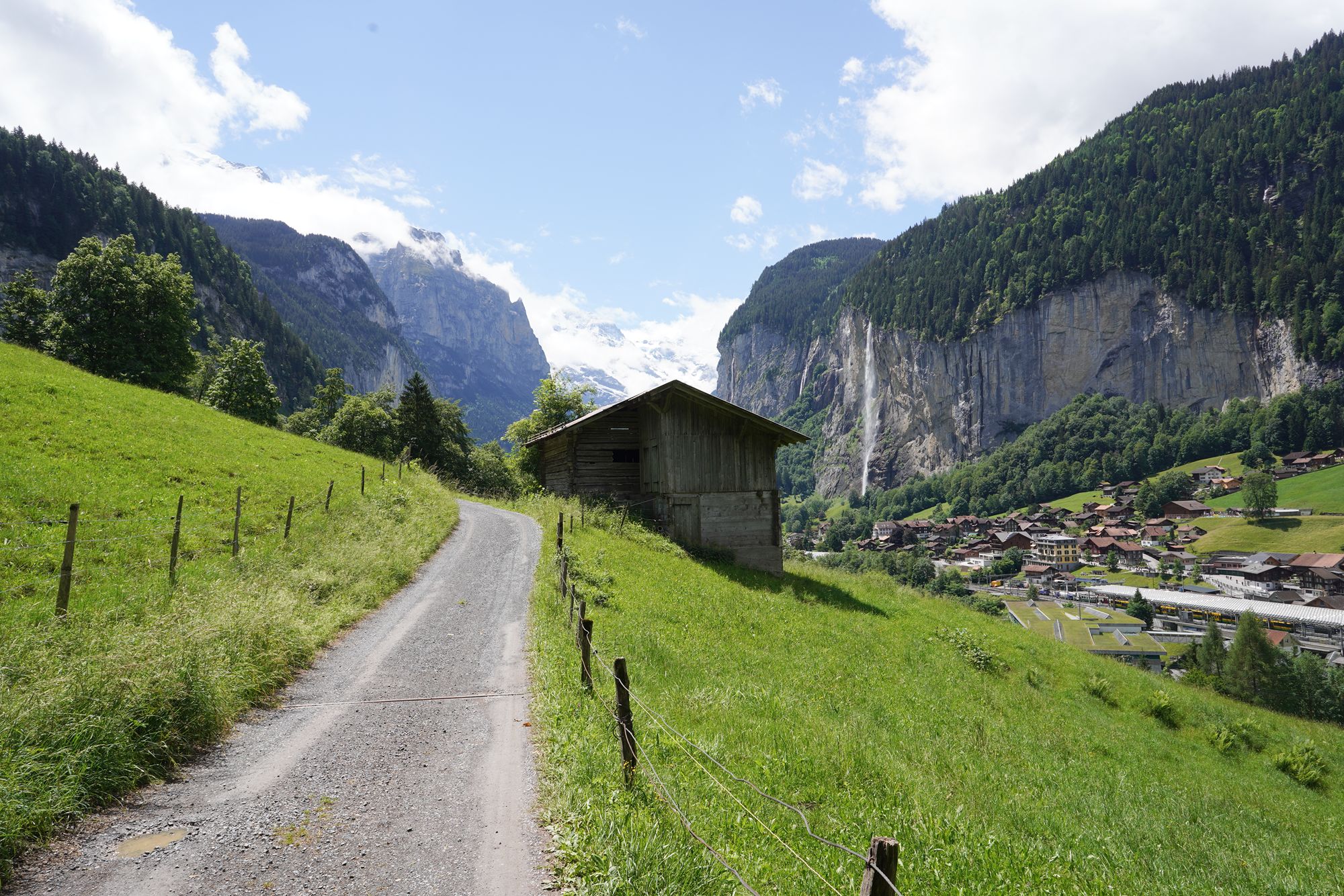 Hike Down to Lauterbrunnen (105) Hike Down to Lauterbrunnen (105)
