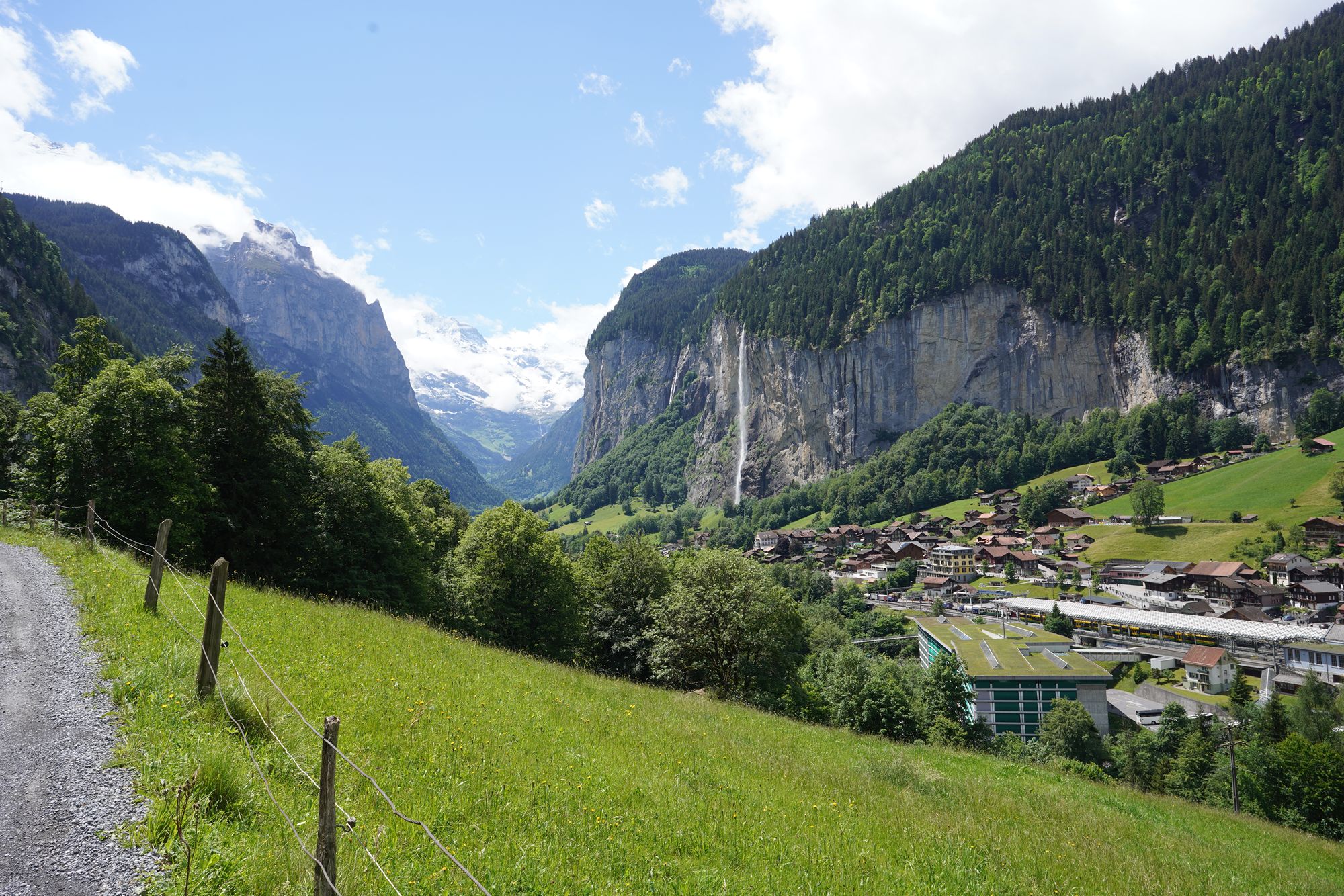 Hike Down to Lauterbrunnen (106) Hike Down to Lauterbrunnen (106)