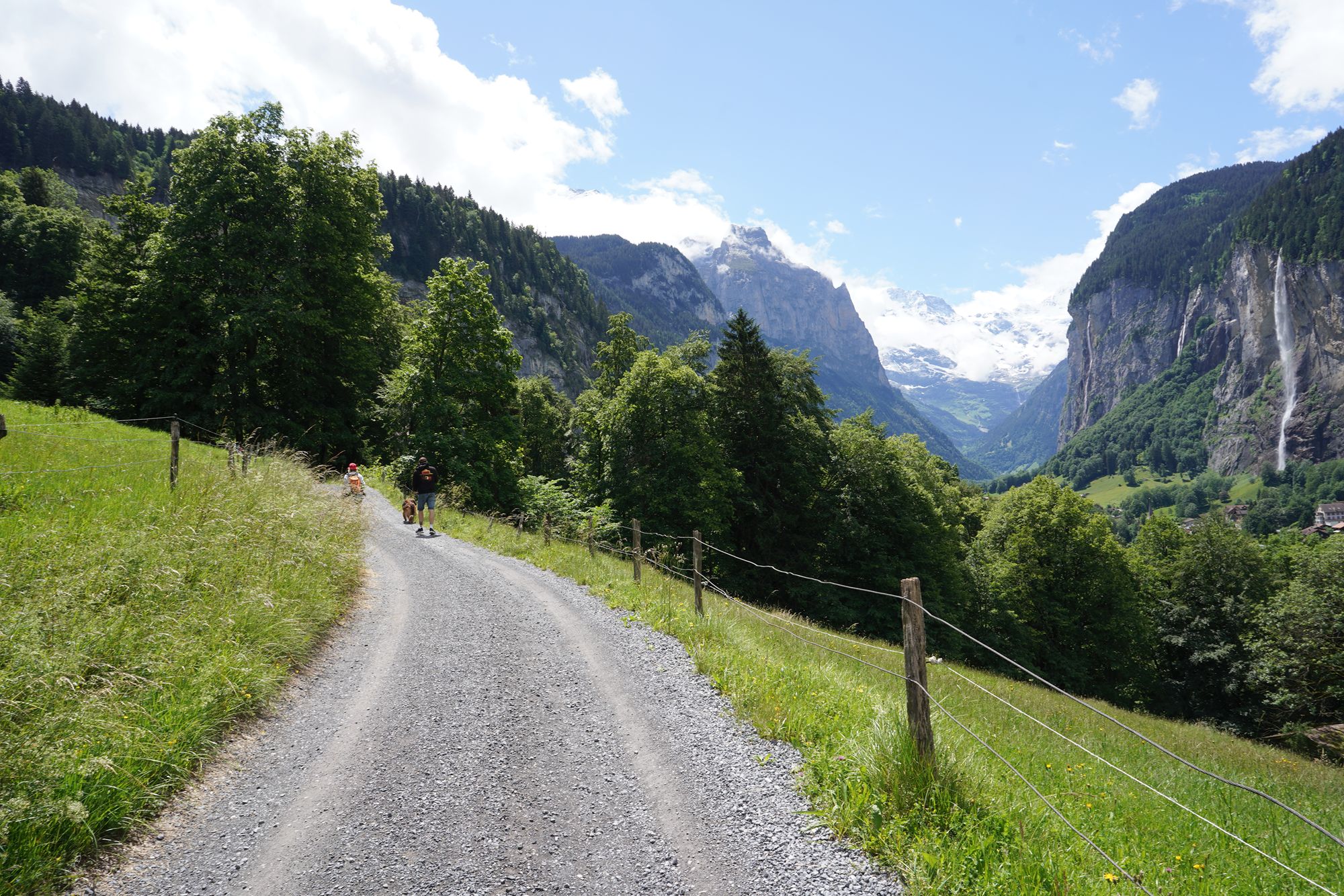 Hike Down to Lauterbrunnen (107) Hike Down to Lauterbrunnen (107)