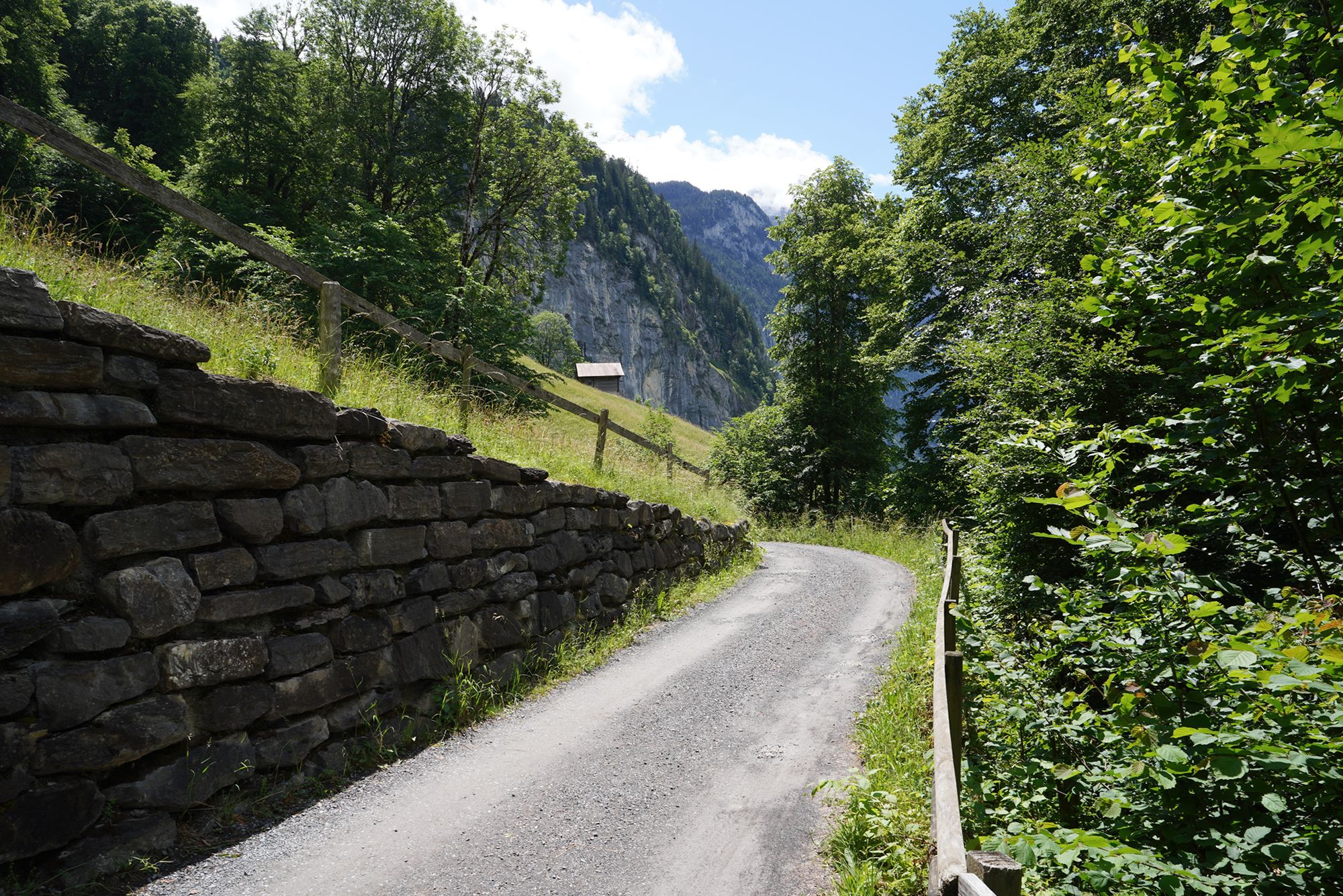 Hike Down to Lauterbrunnen (108) Hike Down to Lauterbrunnen (108)