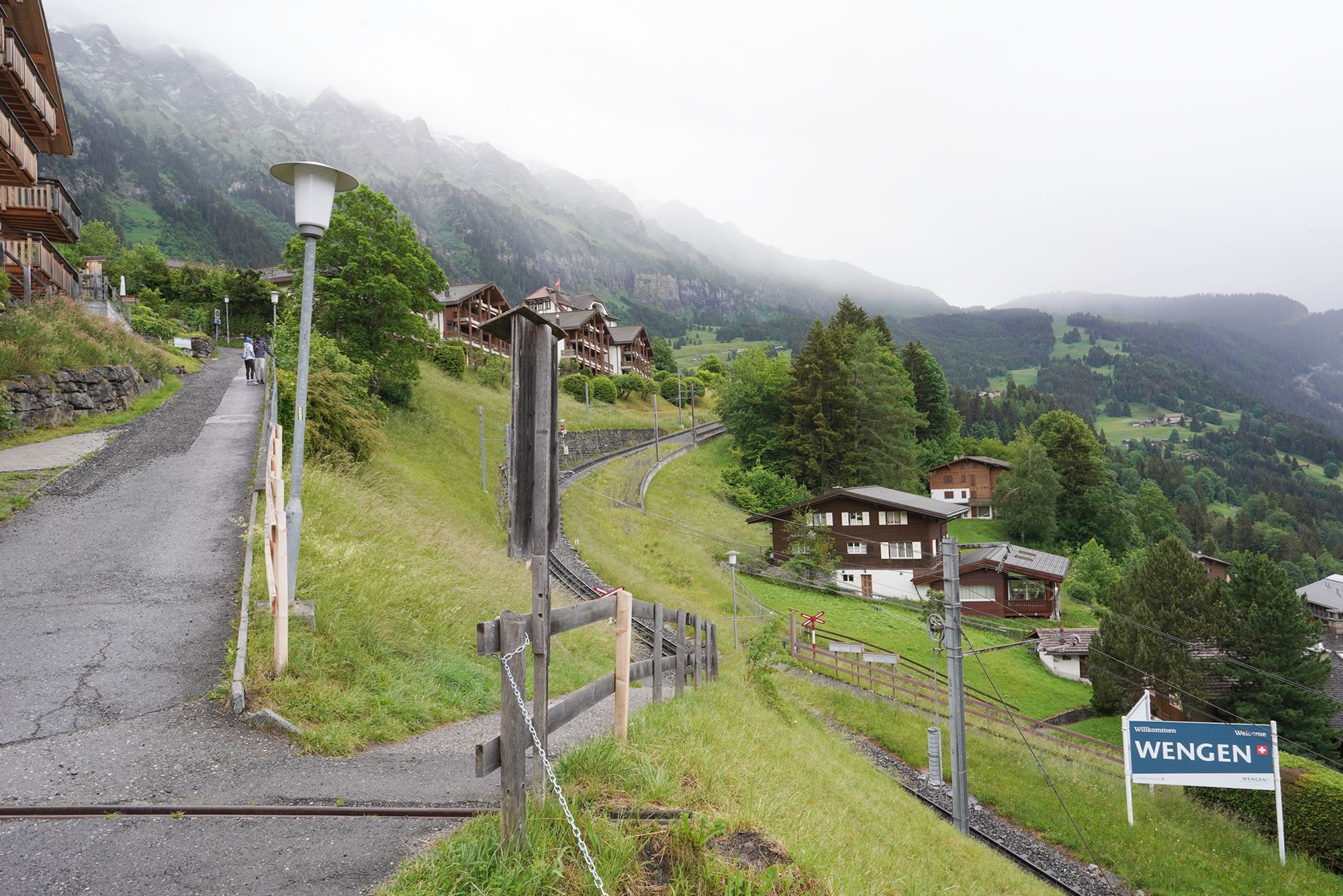 Hike Down to Lauterbrunnen (11) Hike Down to Lauterbrunnen (11)