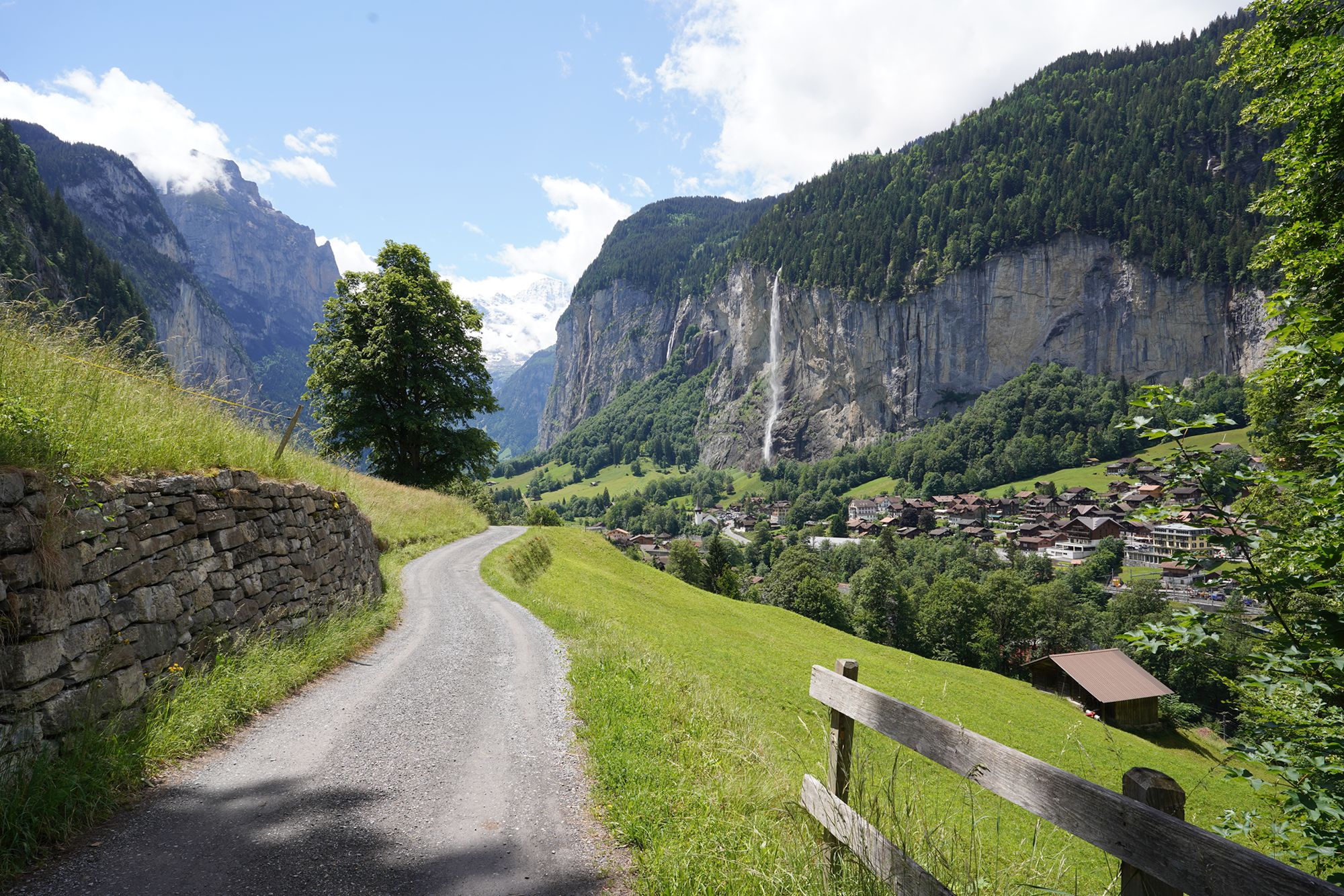 Hike Down to Lauterbrunnen (110) Hike Down to Lauterbrunnen (110)