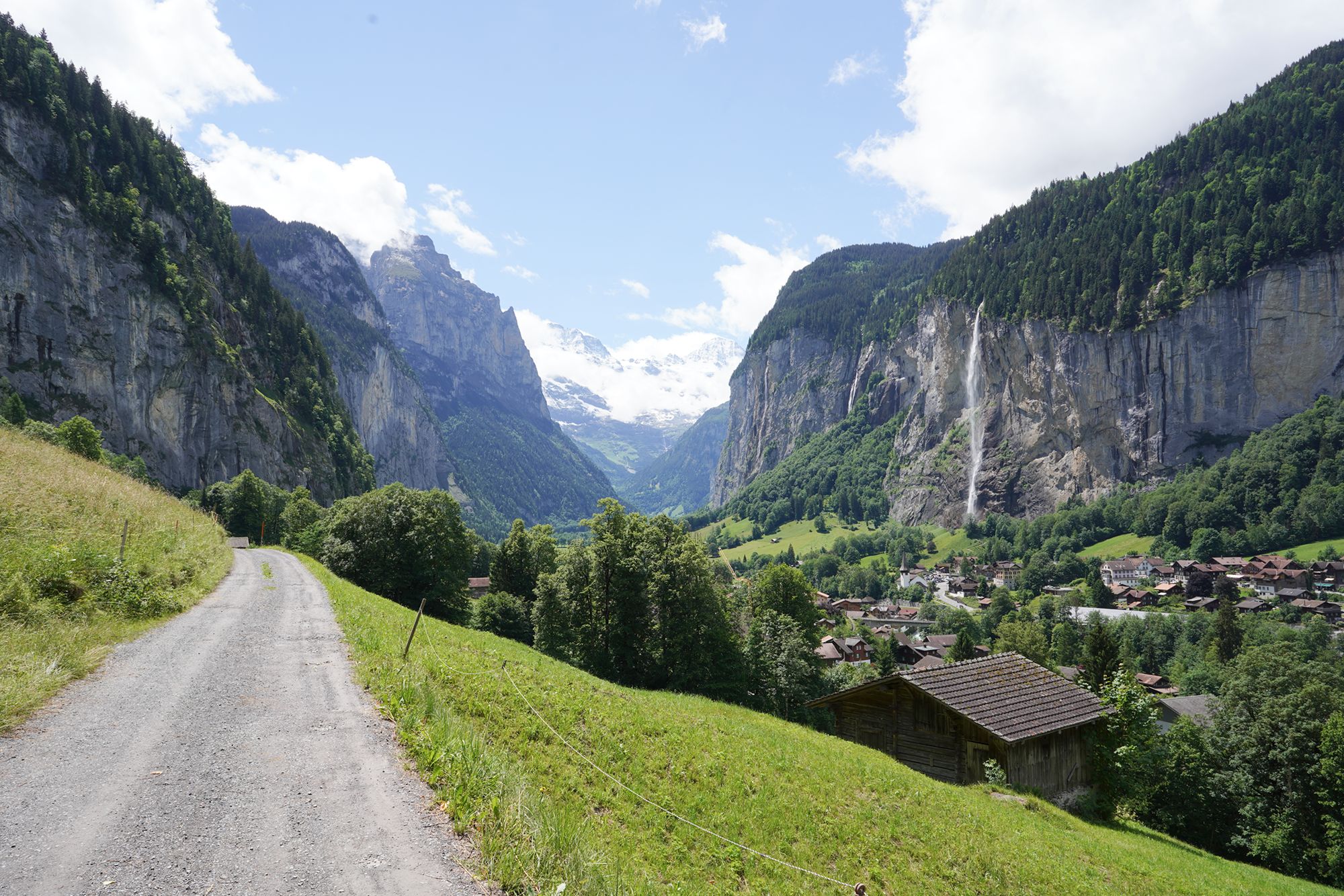 Hike Down to Lauterbrunnen (111) Hike Down to Lauterbrunnen (111)