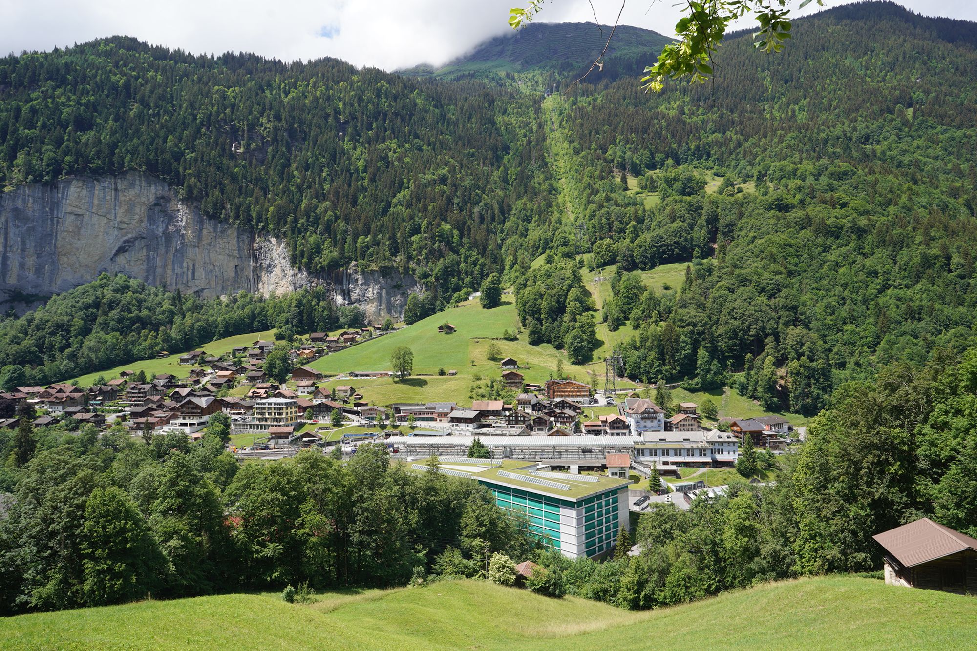 Hike Down to Lauterbrunnen (114) Hike Down to Lauterbrunnen (114)