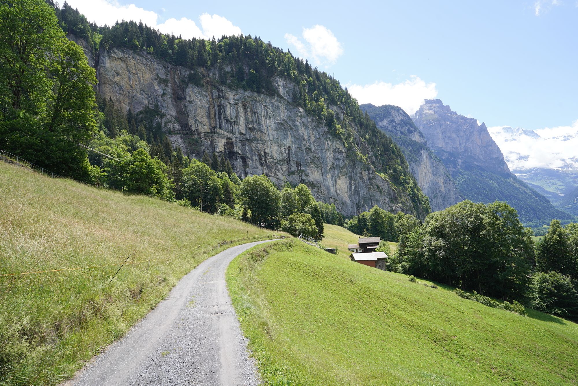 Hike Down to Lauterbrunnen (115) Hike Down to Lauterbrunnen (115)