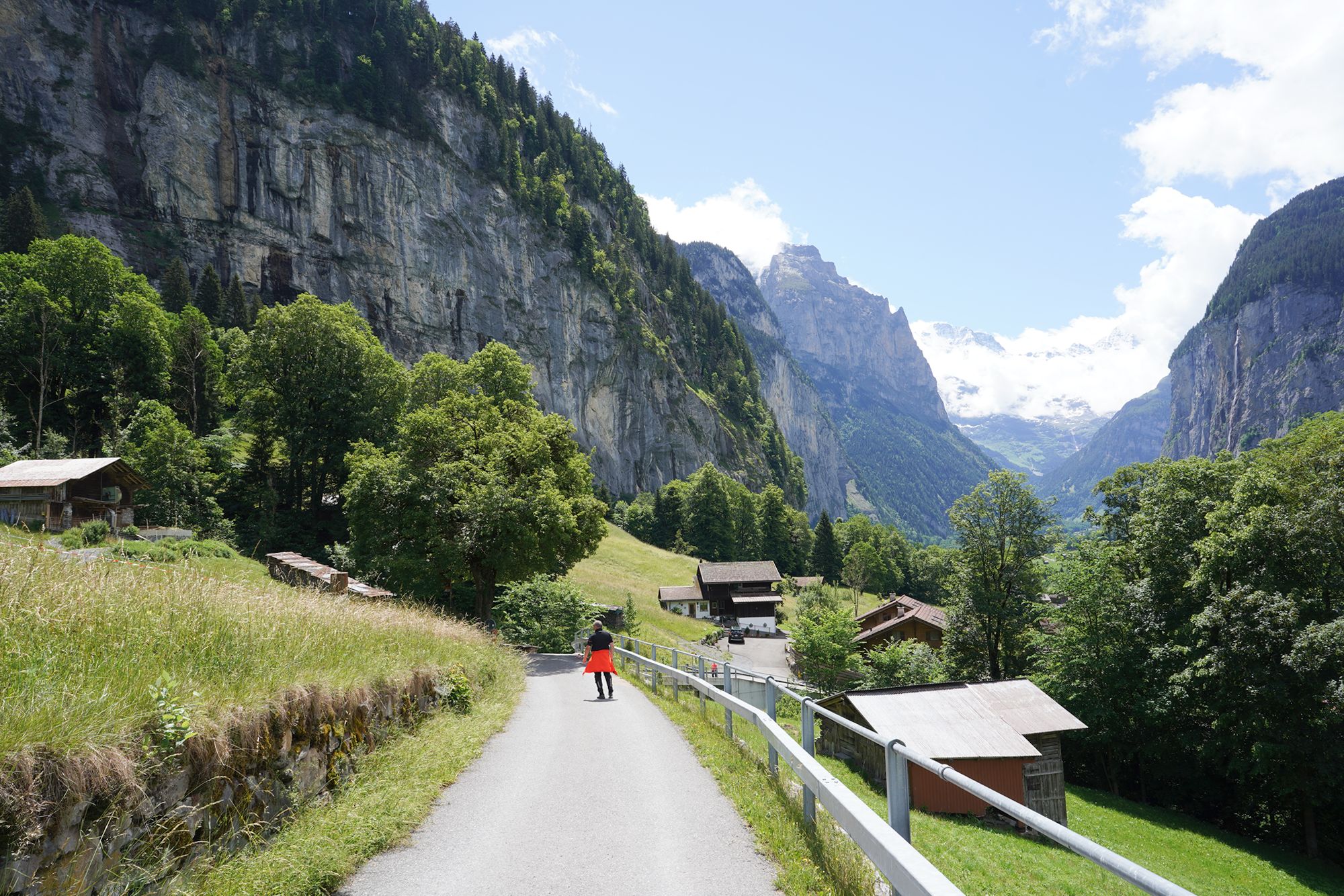 Hike Down to Lauterbrunnen (117) Hike Down to Lauterbrunnen (117)