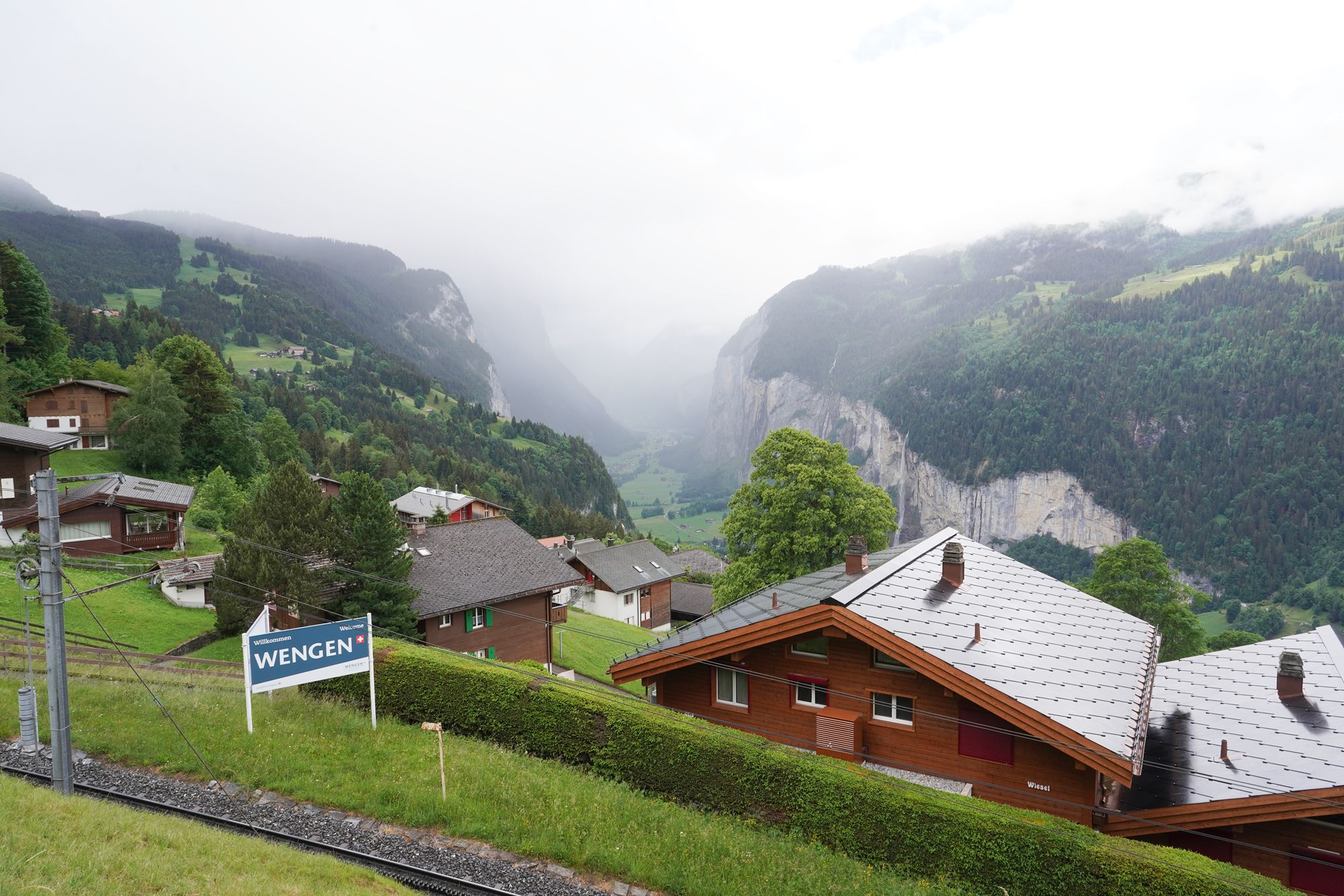 Hike Down to Lauterbrunnen (12) Hike Down to Lauterbrunnen (12)
