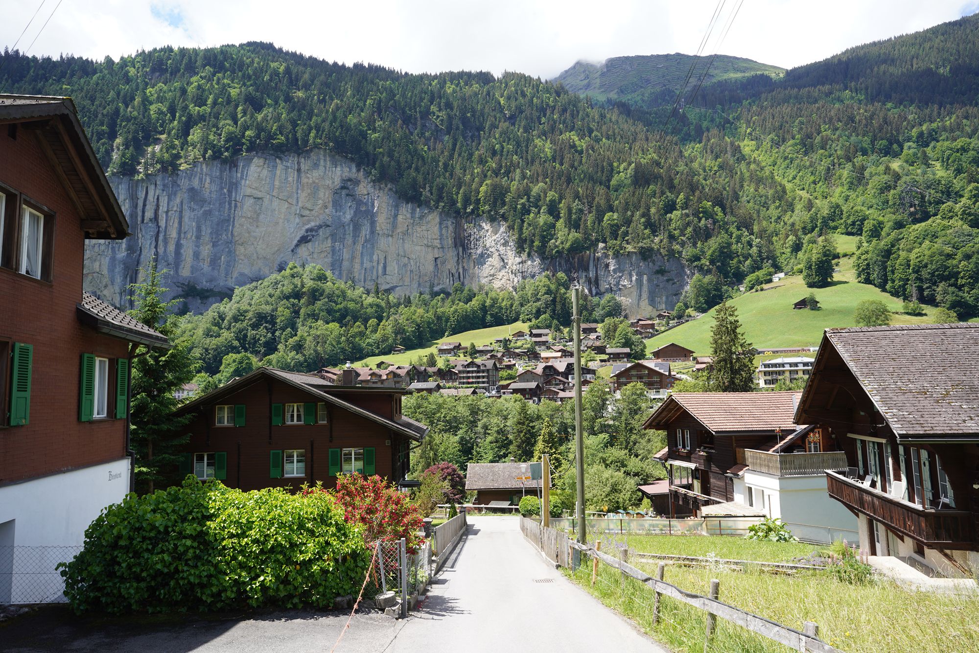 Hike Down to Lauterbrunnen (124) Hike Down to Lauterbrunnen (124)