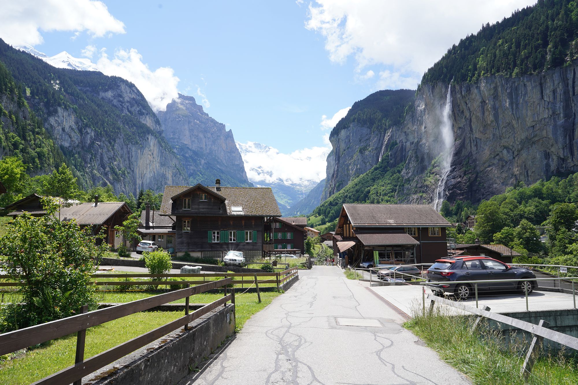 Hike Down to Lauterbrunnen (125) Hike Down to Lauterbrunnen (125)