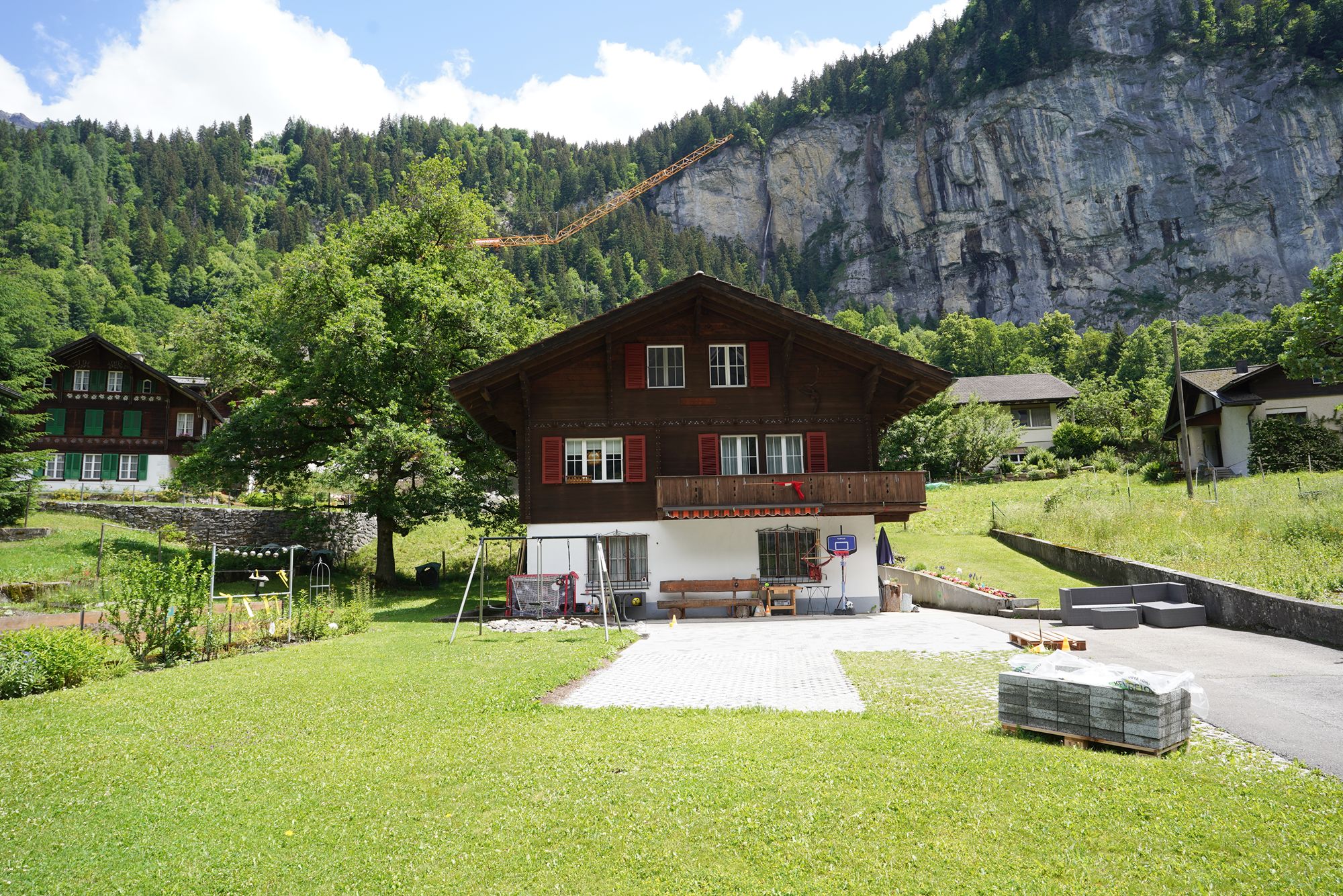 Hike Down to Lauterbrunnen (126) Hike Down to Lauterbrunnen (126)