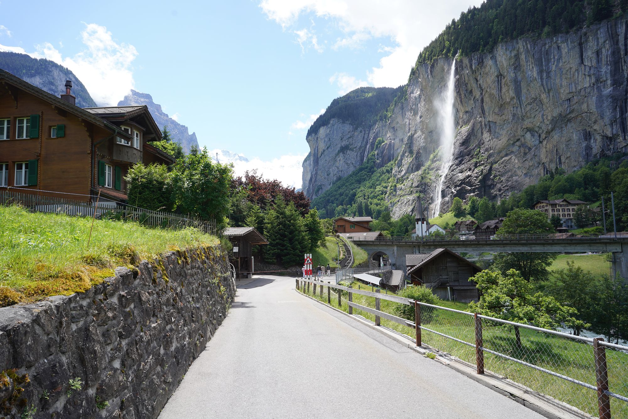 Hike Down to Lauterbrunnen (128) Hike Down to Lauterbrunnen (128)