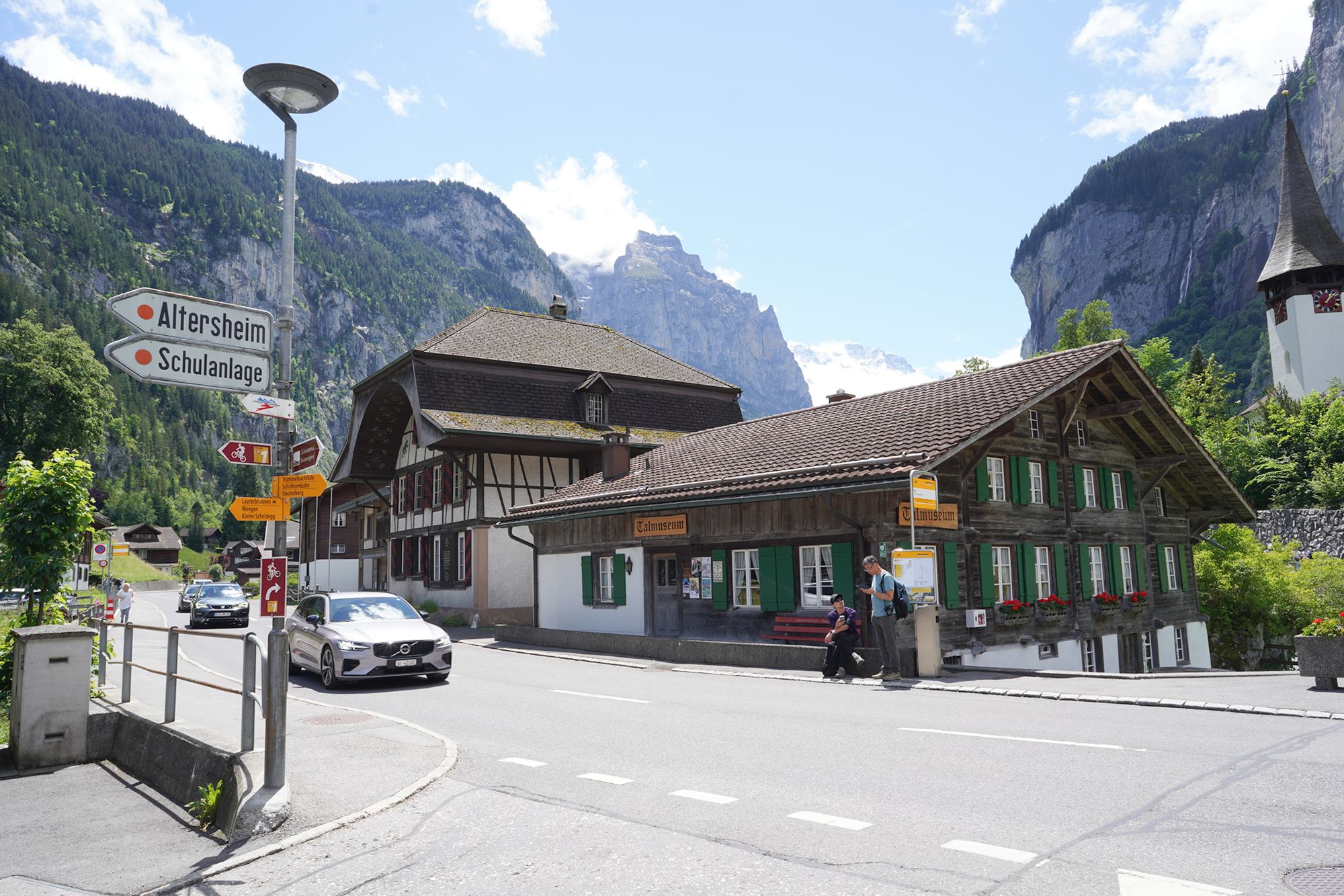 Hike Down to Lauterbrunnen (134) Hike Down to Lauterbrunnen (134)