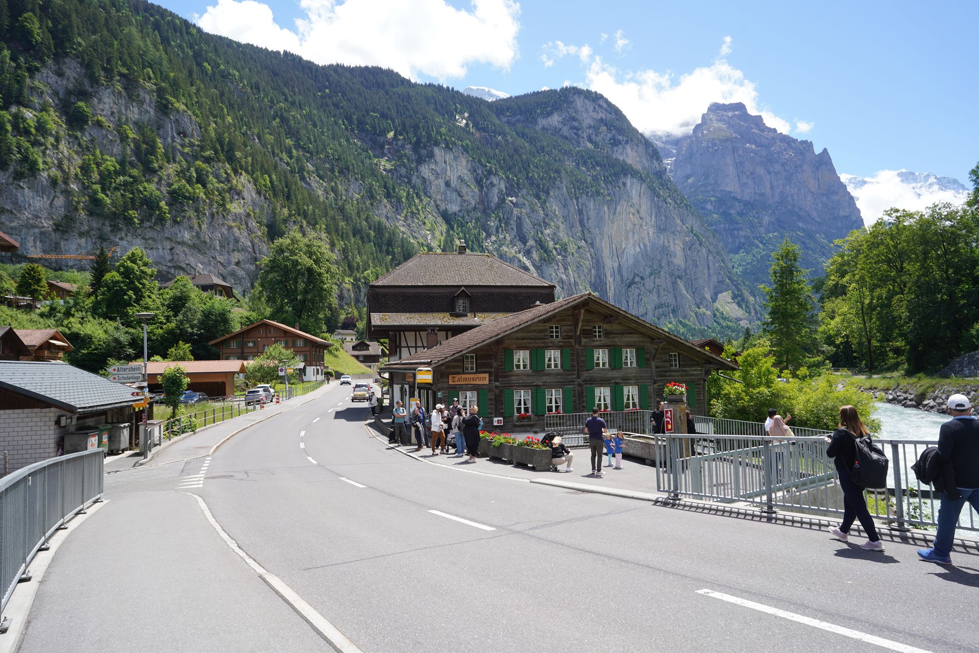 Hike Down to Lauterbrunnen (138) Hike Down to Lauterbrunnen (138)
