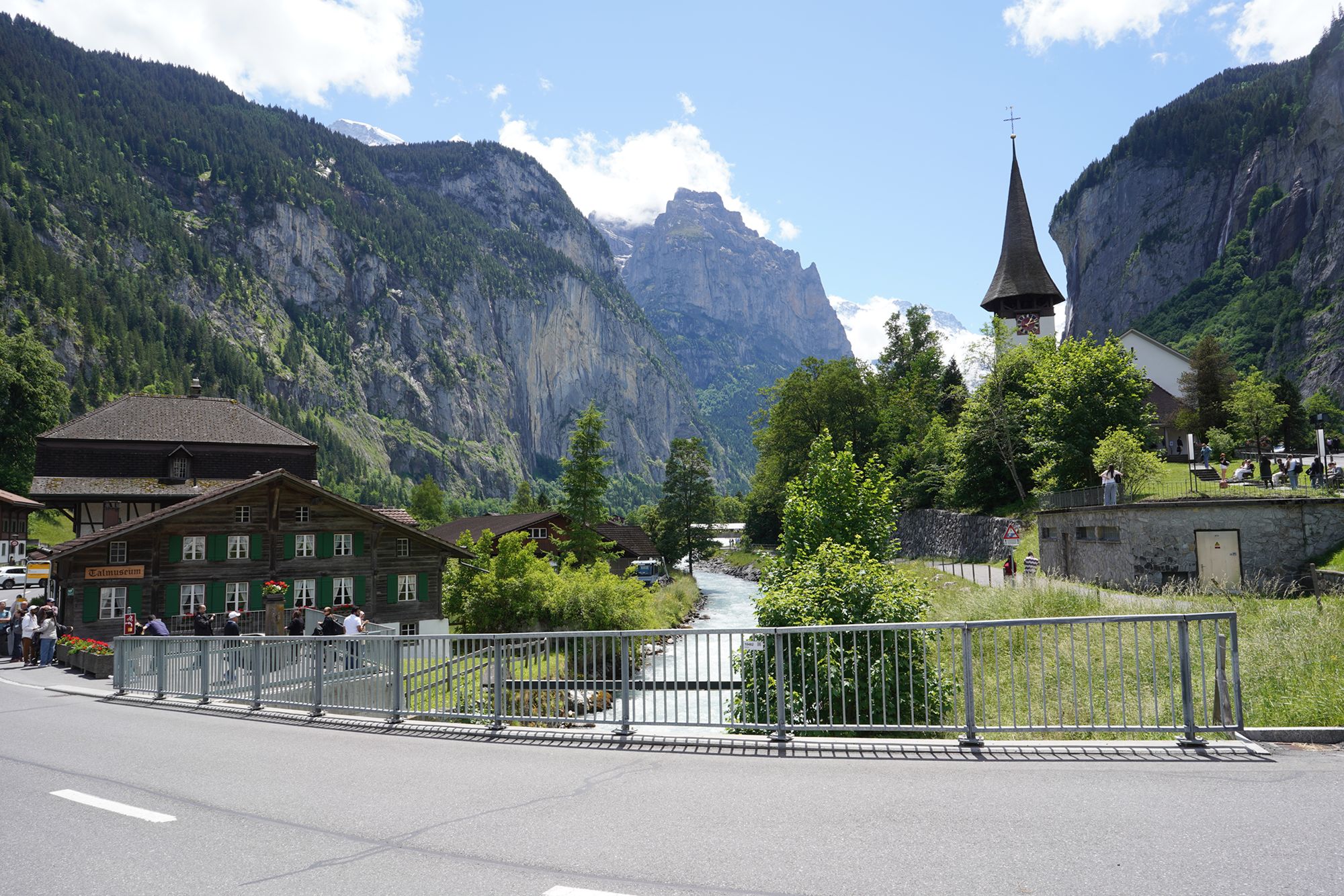Hike Down to Lauterbrunnen (139) Hike Down to Lauterbrunnen (139)