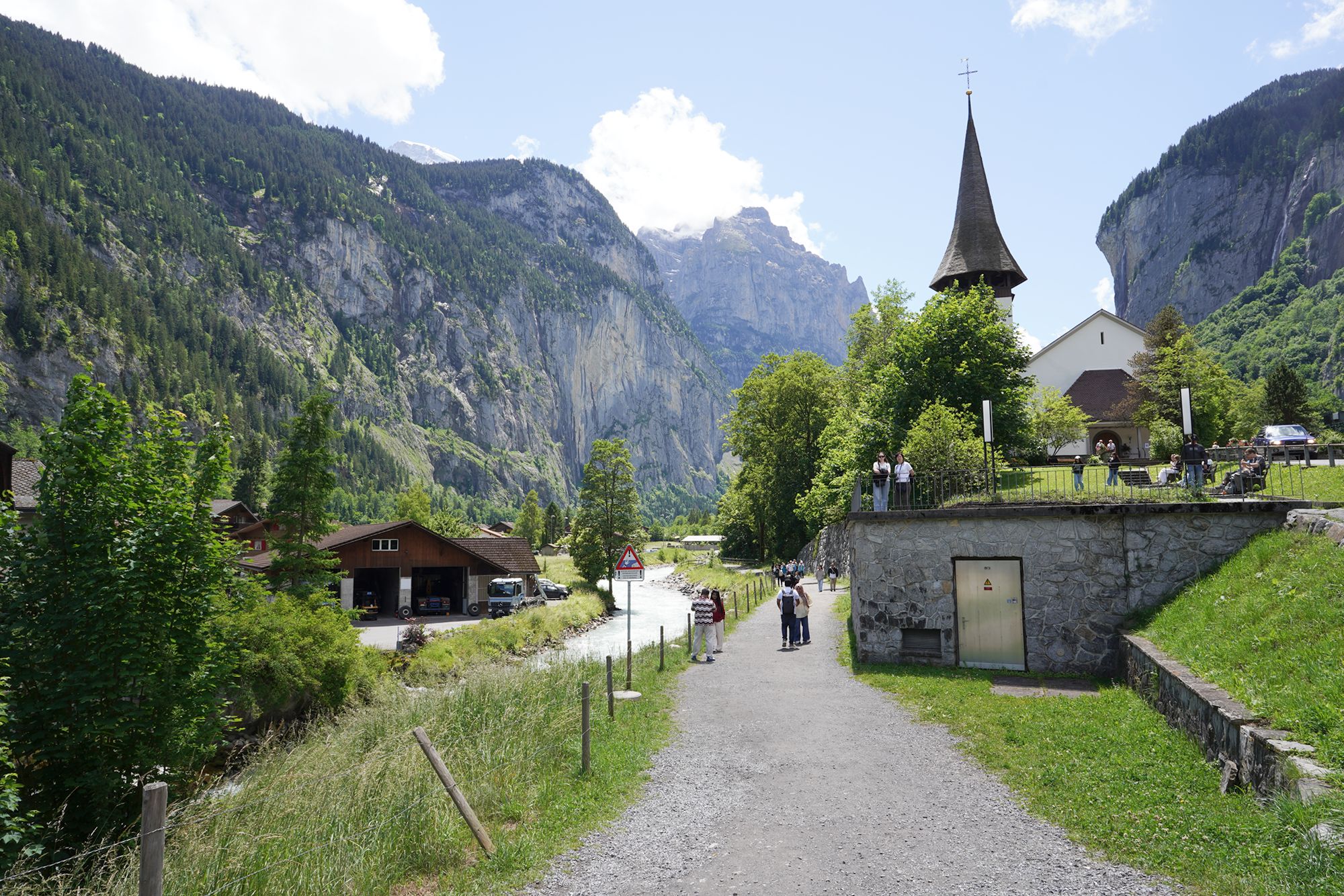 Hike Down to Lauterbrunnen (142) Hike Down to Lauterbrunnen (142)