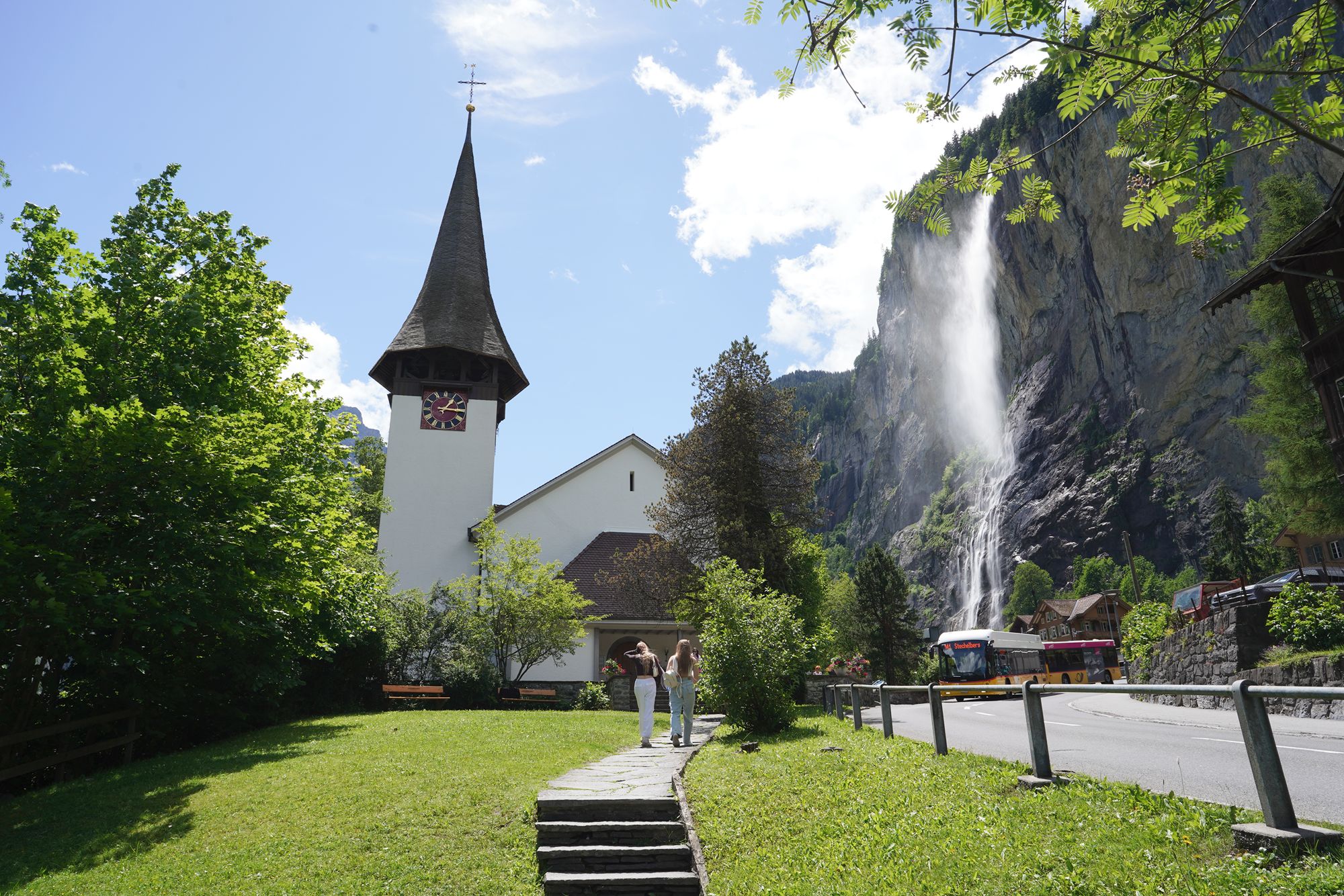 Hike Down to Lauterbrunnen (143) Hike Down to Lauterbrunnen (143)