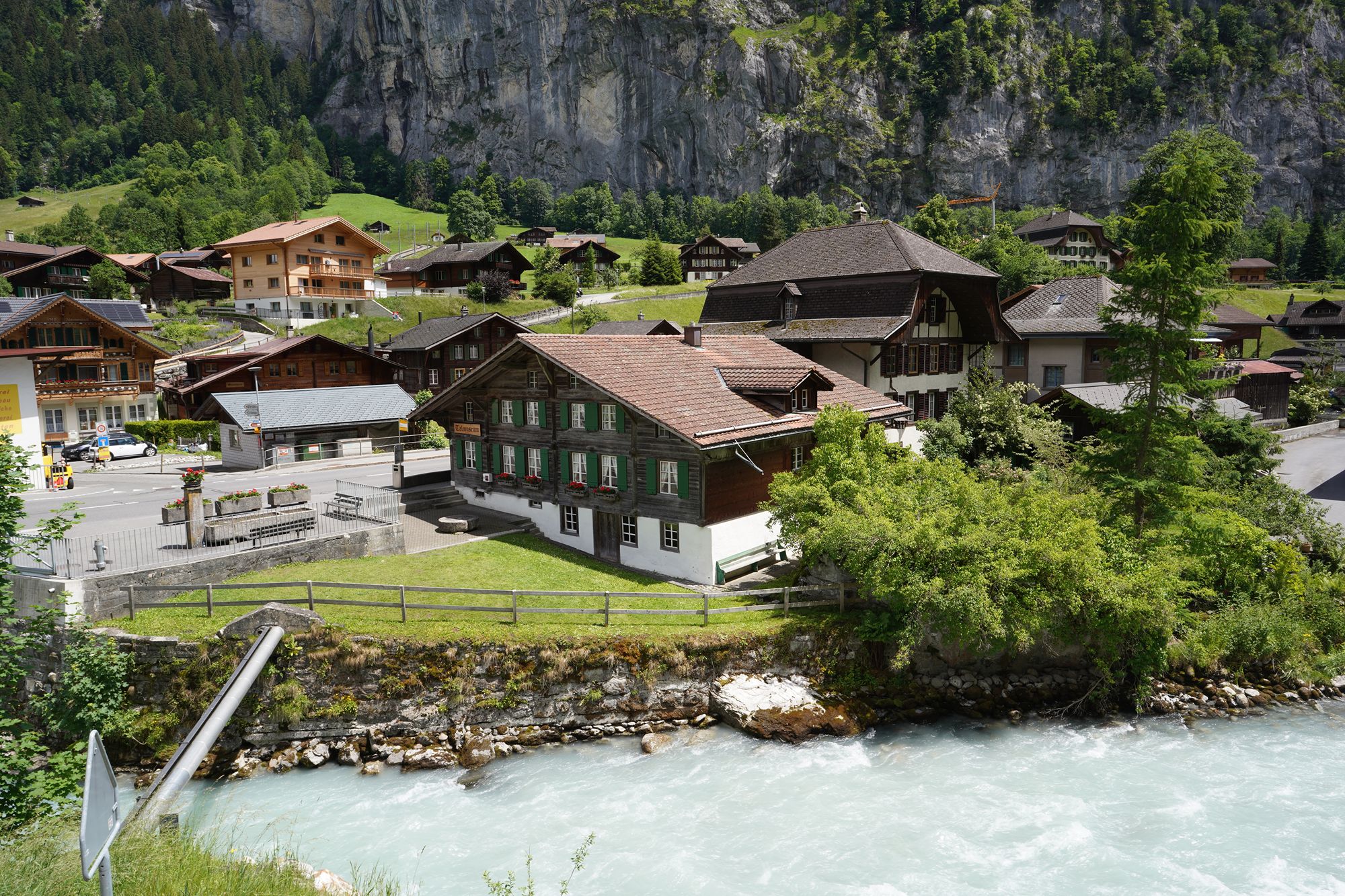 Hike Down to Lauterbrunnen (144) Hike Down to Lauterbrunnen (144)