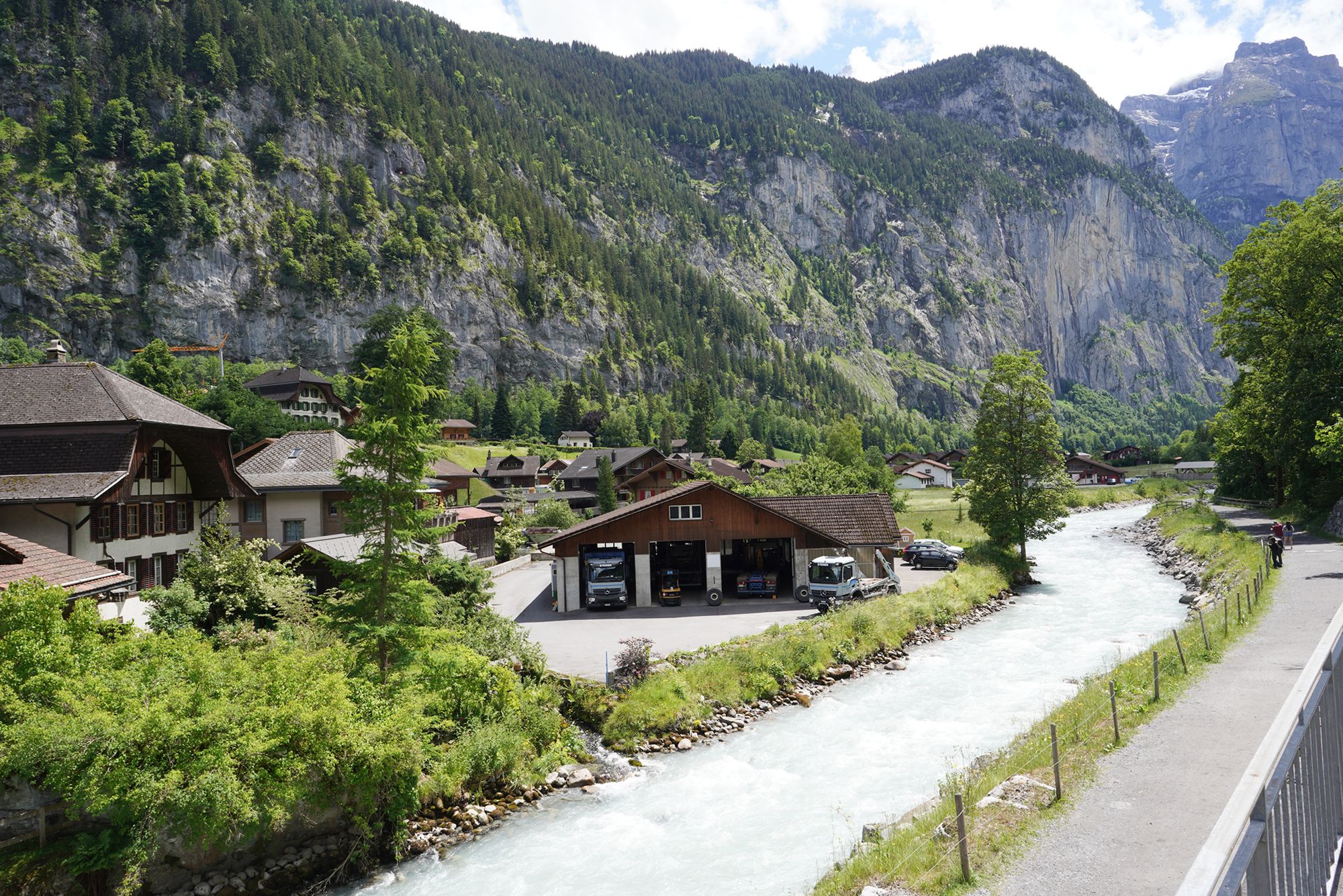 Hike Down to Lauterbrunnen (145) Hike Down to Lauterbrunnen (145)