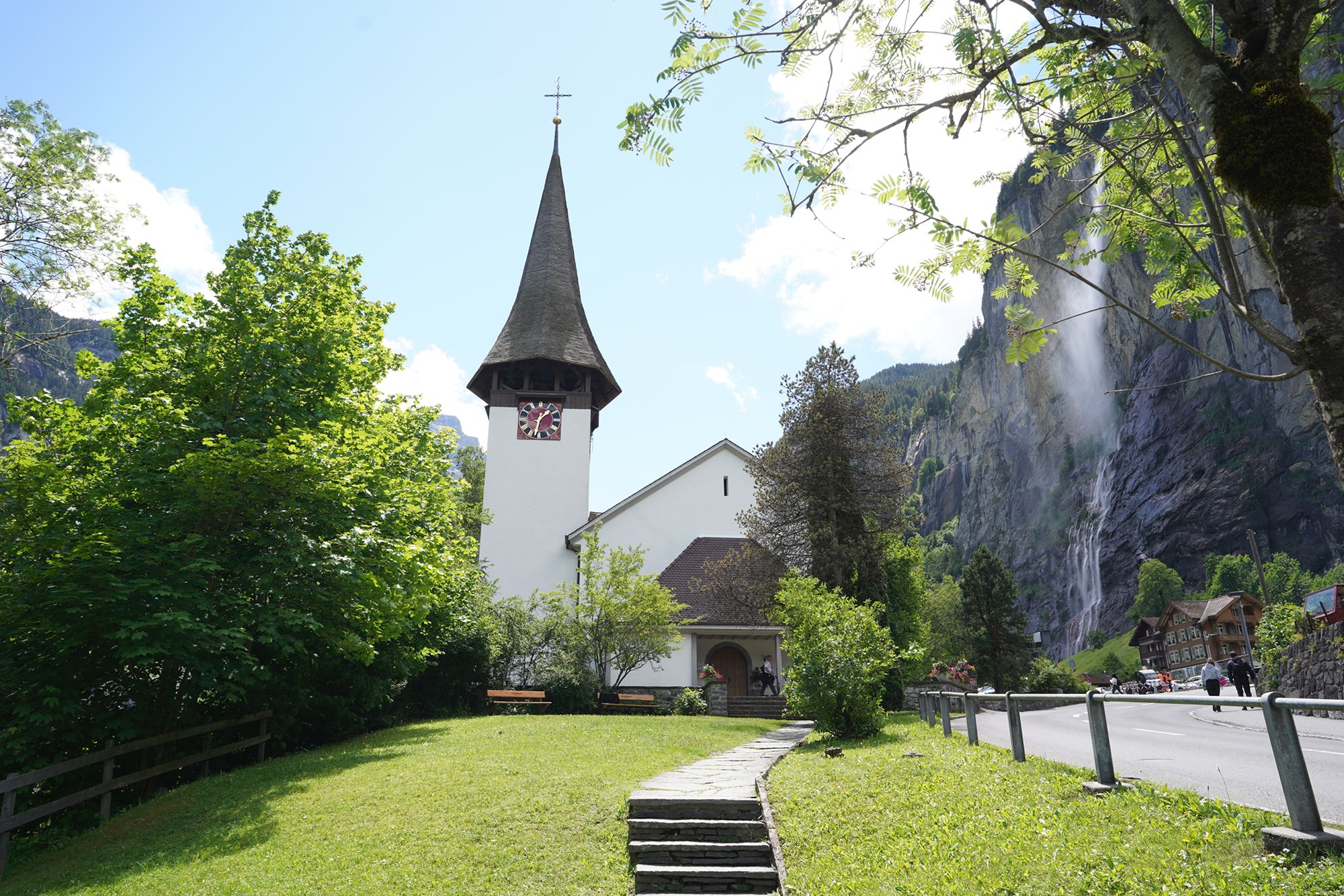 Hike Down to Lauterbrunnen (147) Hike Down to Lauterbrunnen (147)