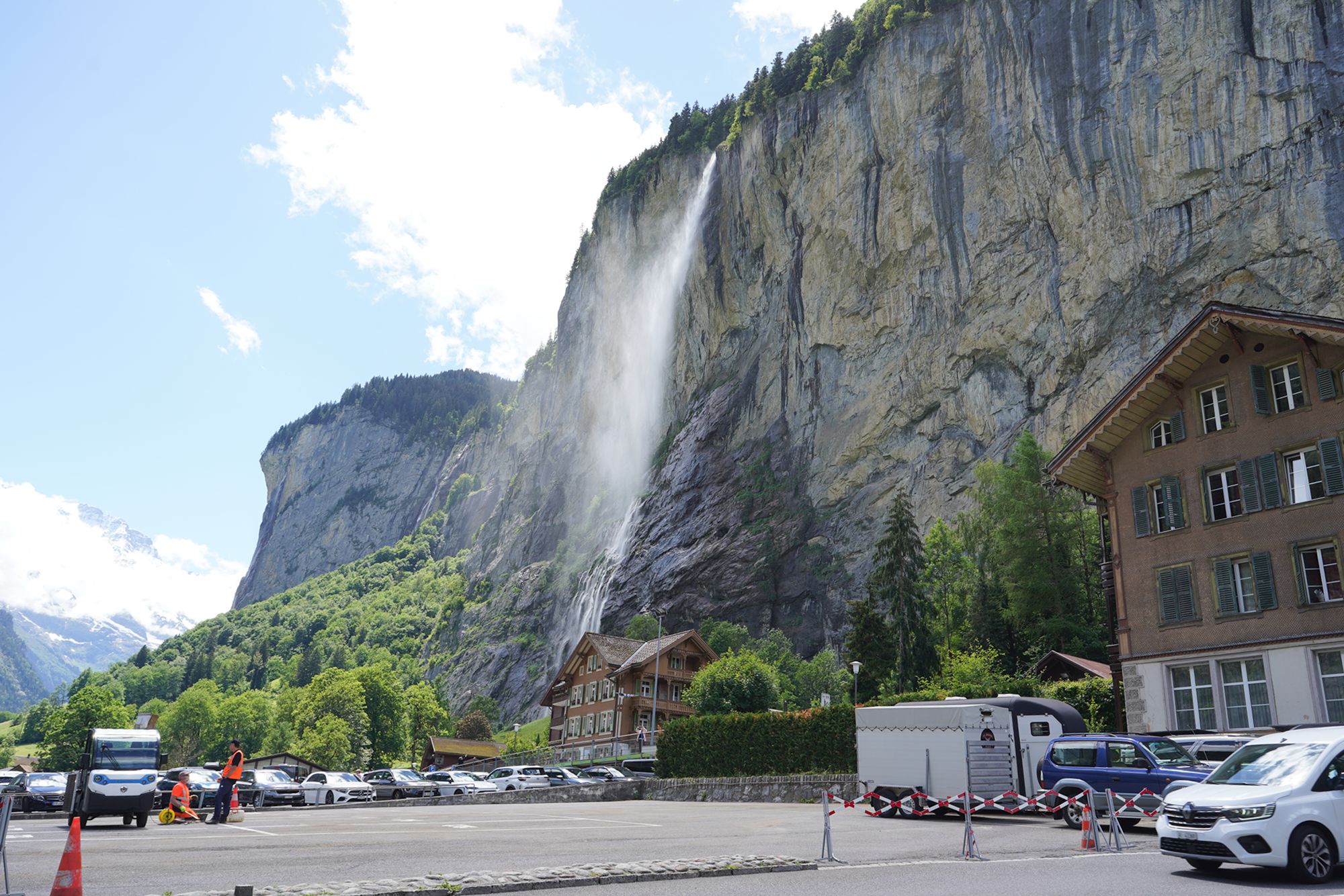 Hike Down to Lauterbrunnen (148) Hike Down to Lauterbrunnen (148)