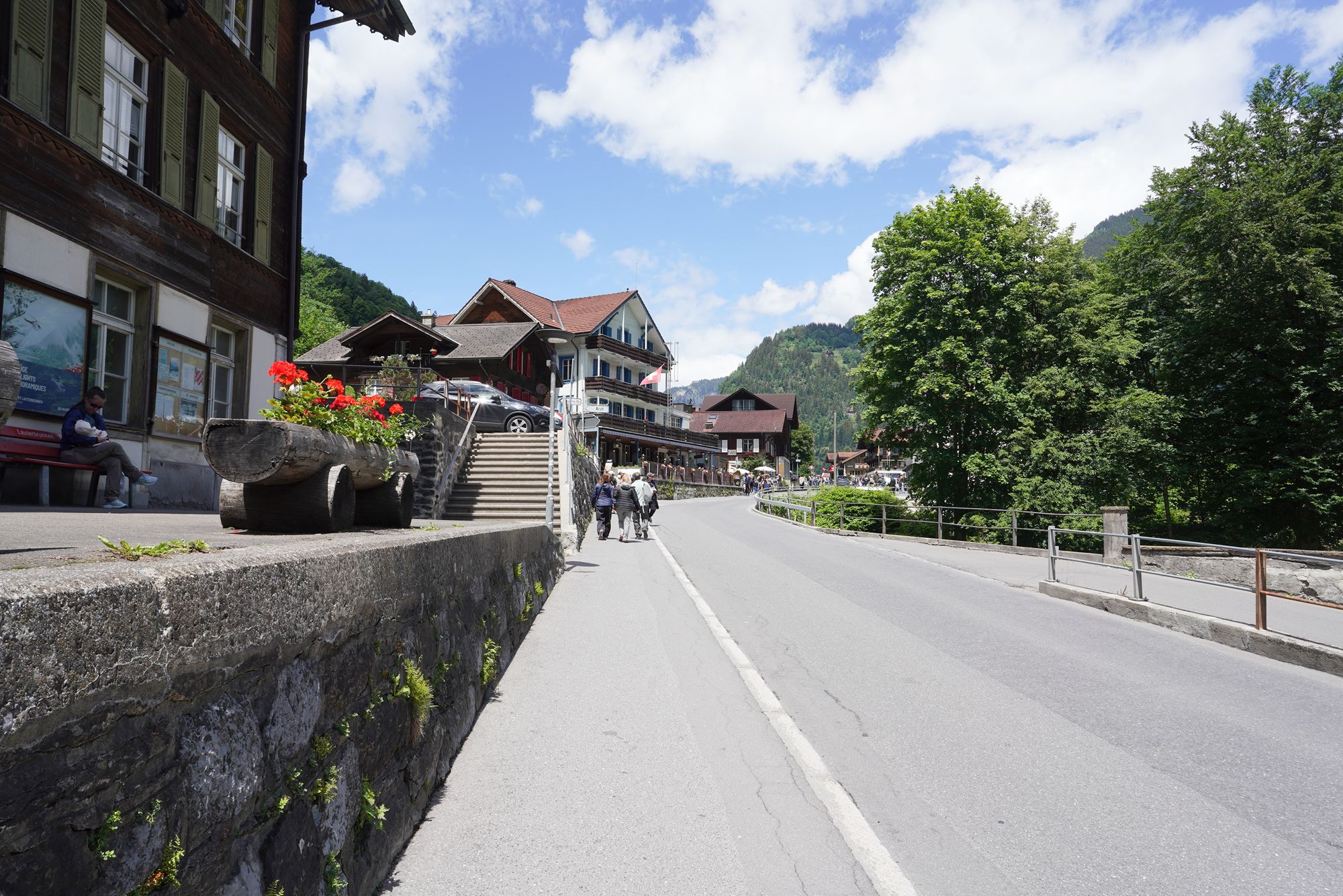 Hike Down to Lauterbrunnen (149) Hike Down to Lauterbrunnen (149)