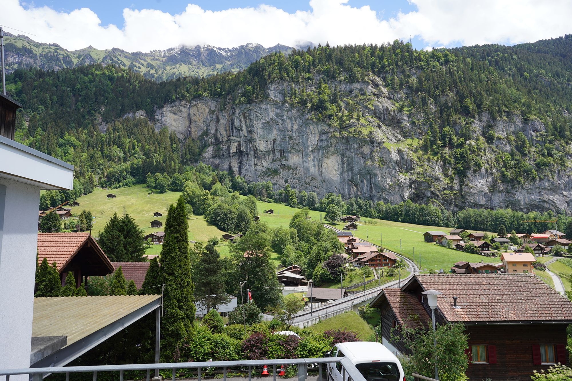 Hike Down to Lauterbrunnen (154) Hike Down to Lauterbrunnen (154)