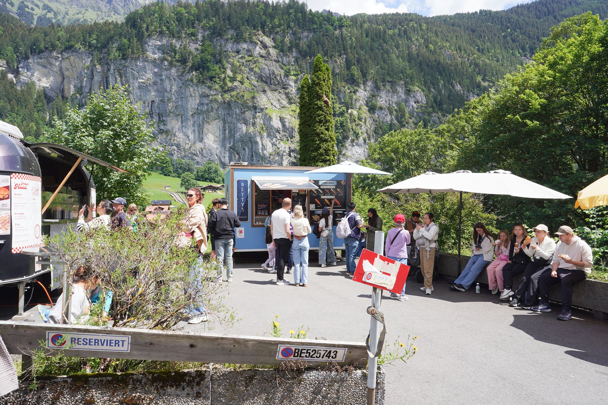 Hike Down to Lauterbrunnen (163) Hike Down to Lauterbrunnen (163)
