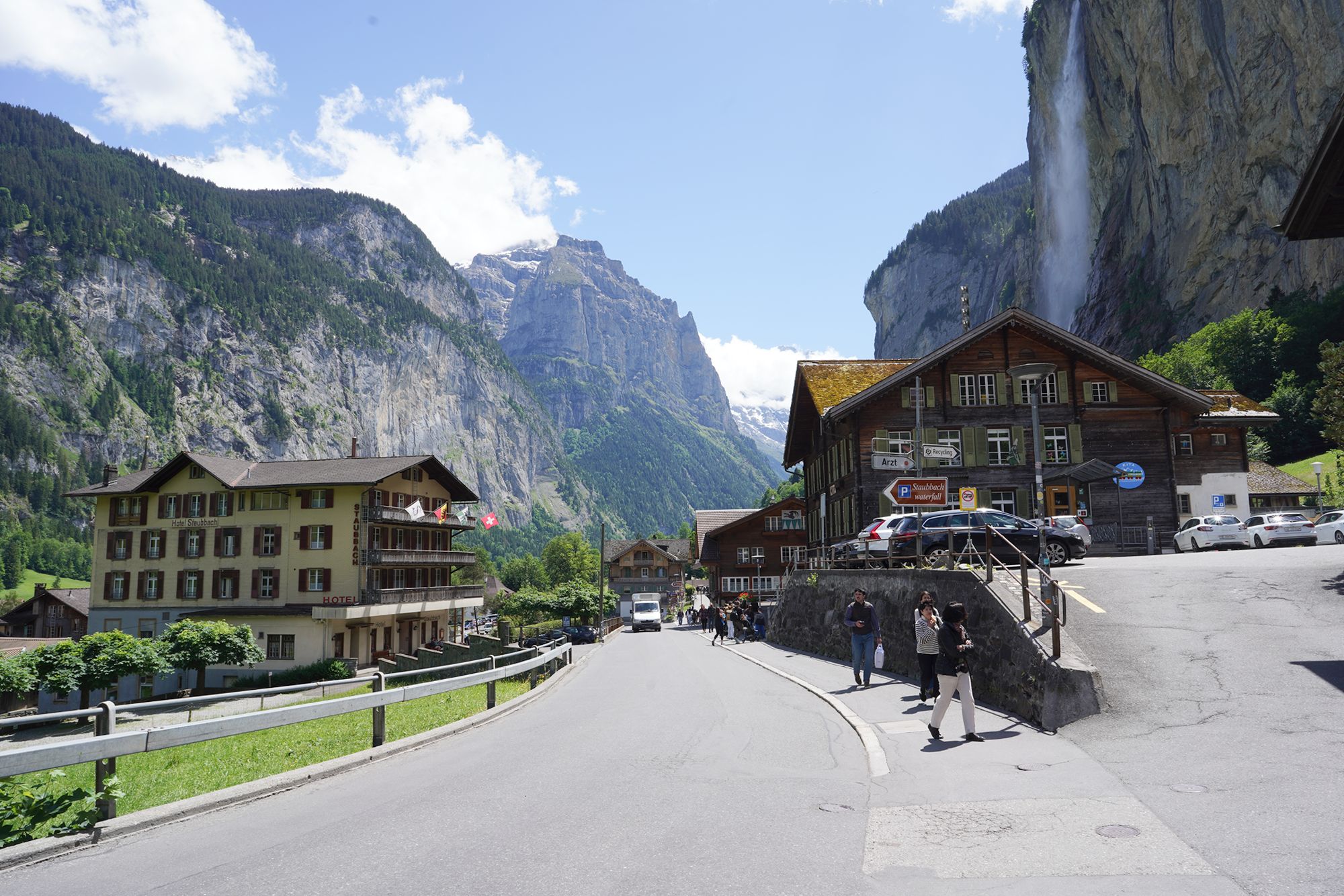 Hike Down to Lauterbrunnen (165) Hike Down to Lauterbrunnen (165)
