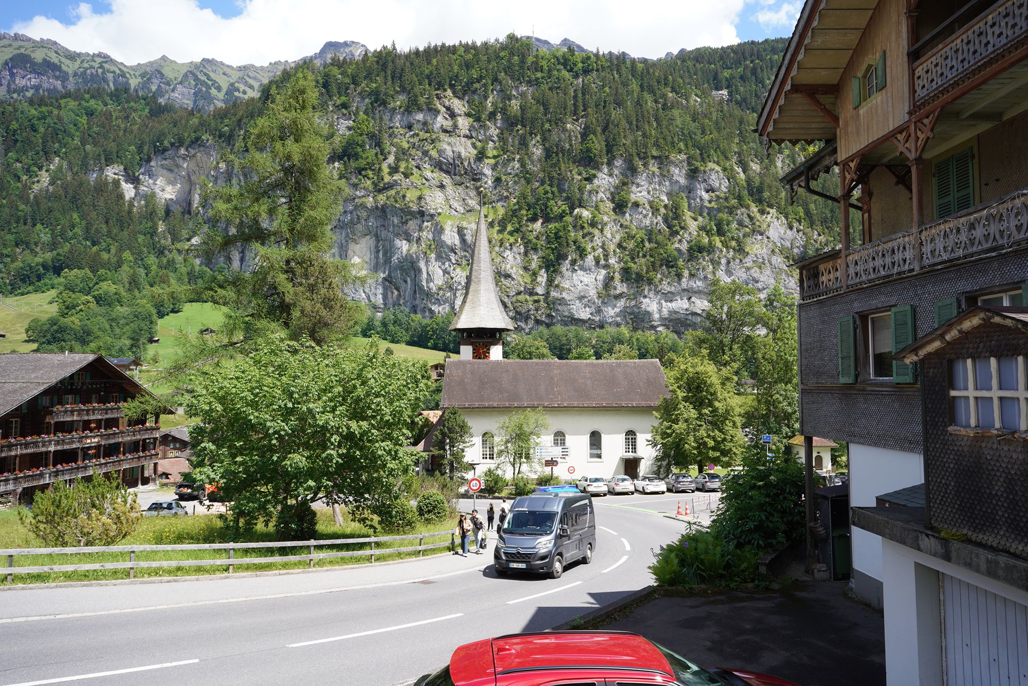 Hike Down to Lauterbrunnen (167) Hike Down to Lauterbrunnen (167)