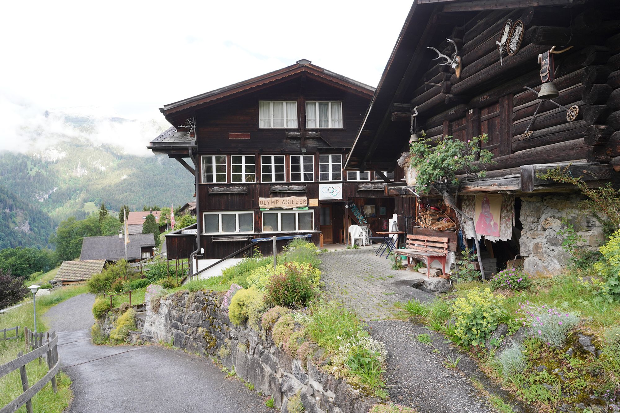 Hike Down to Lauterbrunnen (17) Hike Down to Lauterbrunnen (17)