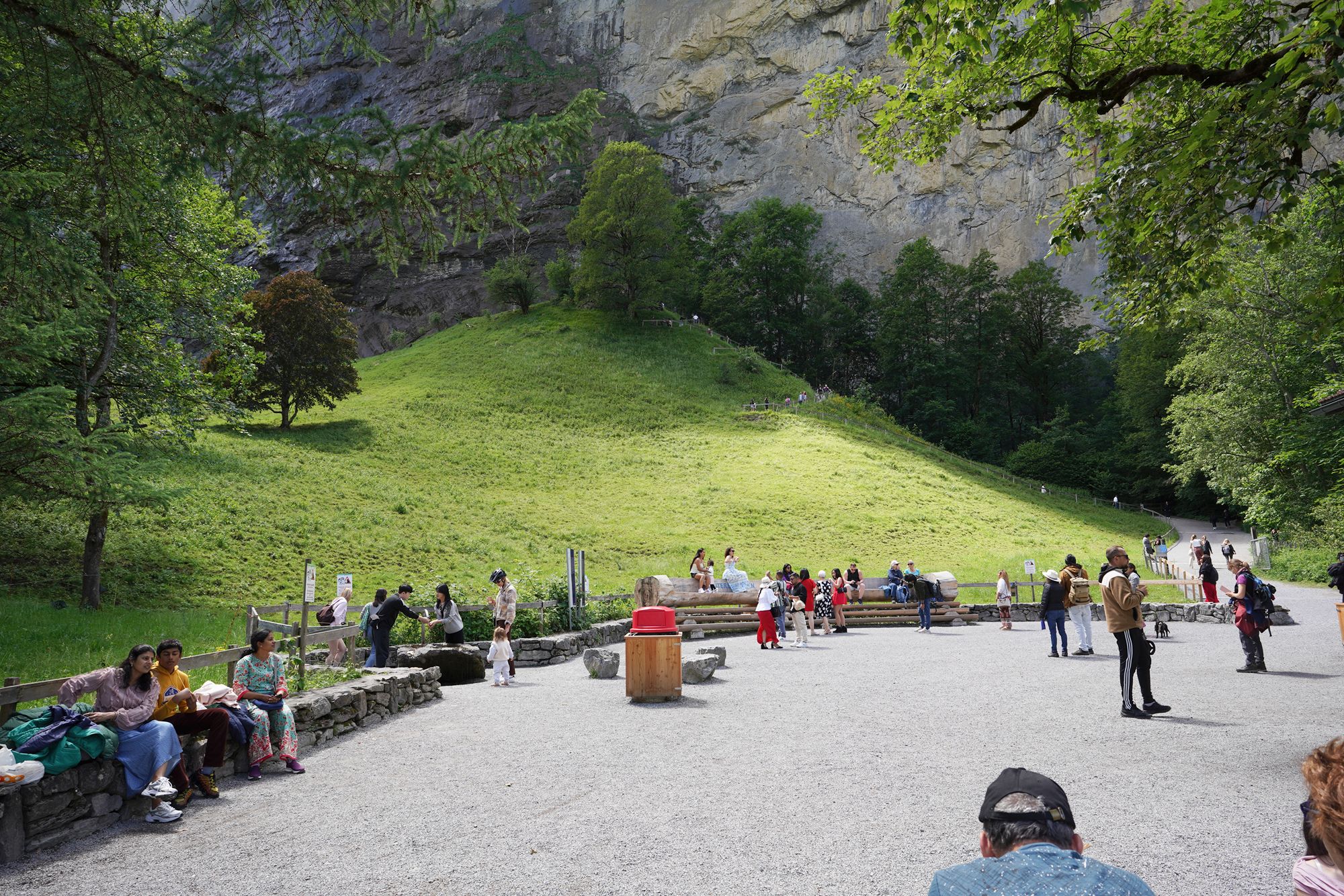 Hike Down to Lauterbrunnen (173) Hike Down to Lauterbrunnen (173)