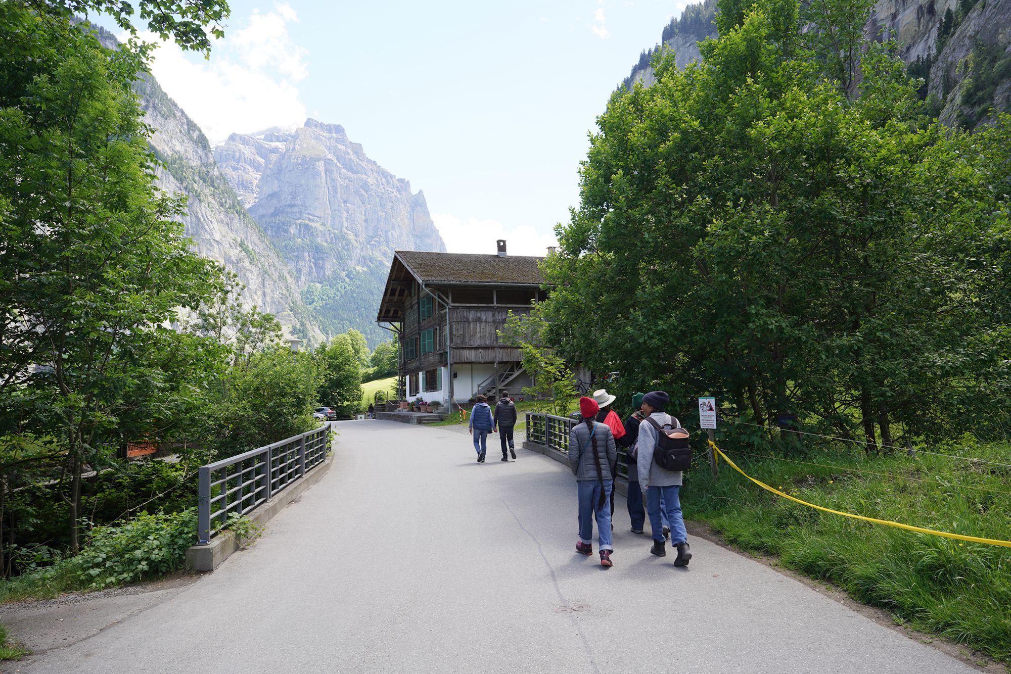 Hike Down to Lauterbrunnen (176) Hike Down to Lauterbrunnen (176)