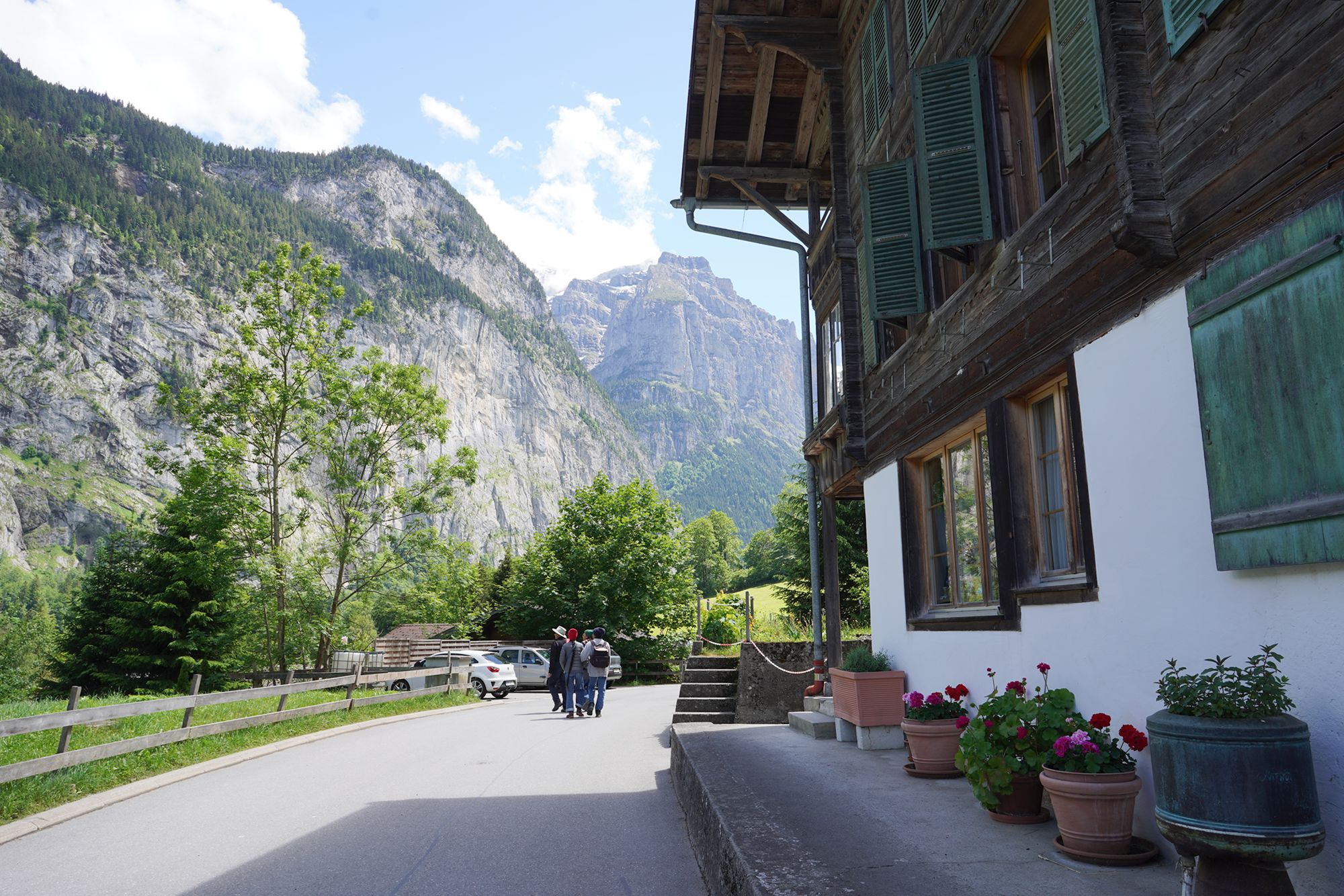 Hike Down to Lauterbrunnen (178) Hike Down to Lauterbrunnen (178)