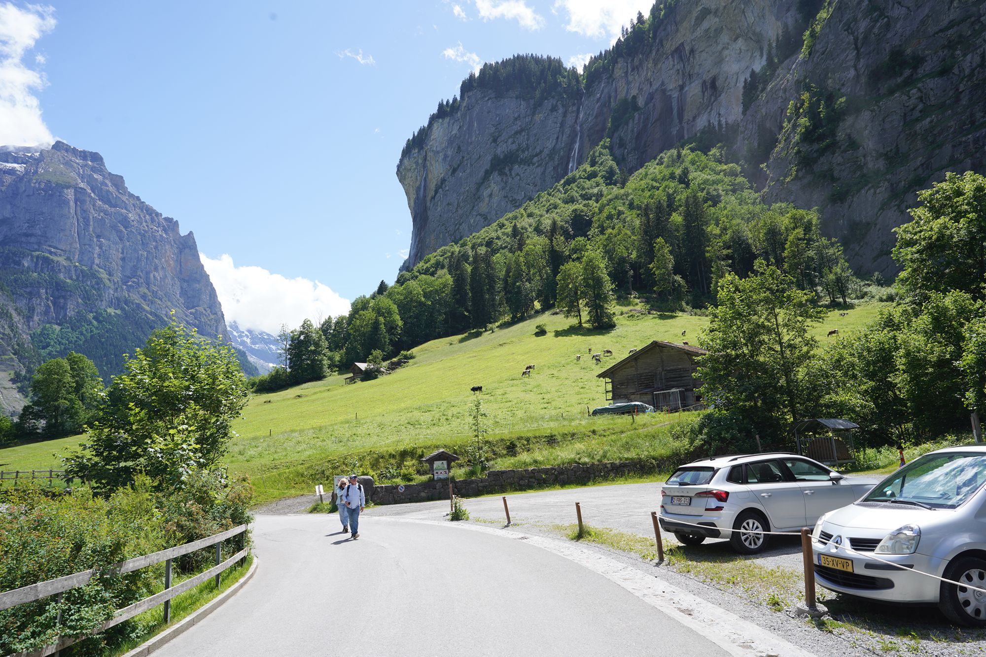 Hike Down to Lauterbrunnen (179) Hike Down to Lauterbrunnen (179)