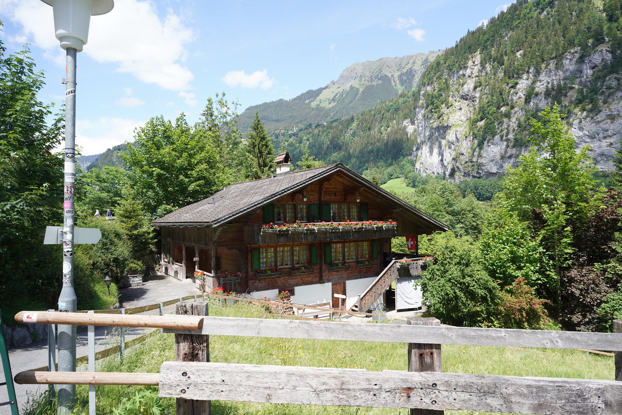 Hike Down to Lauterbrunnen (182) Hike Down to Lauterbrunnen (182)