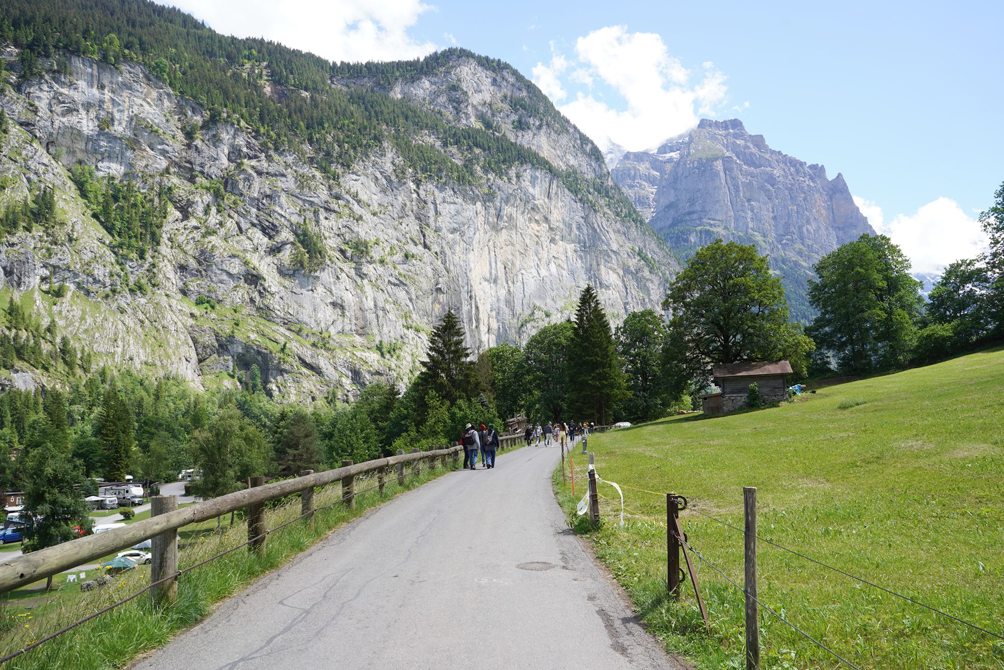 Hike Down to Lauterbrunnen (186) Hike Down to Lauterbrunnen (186)