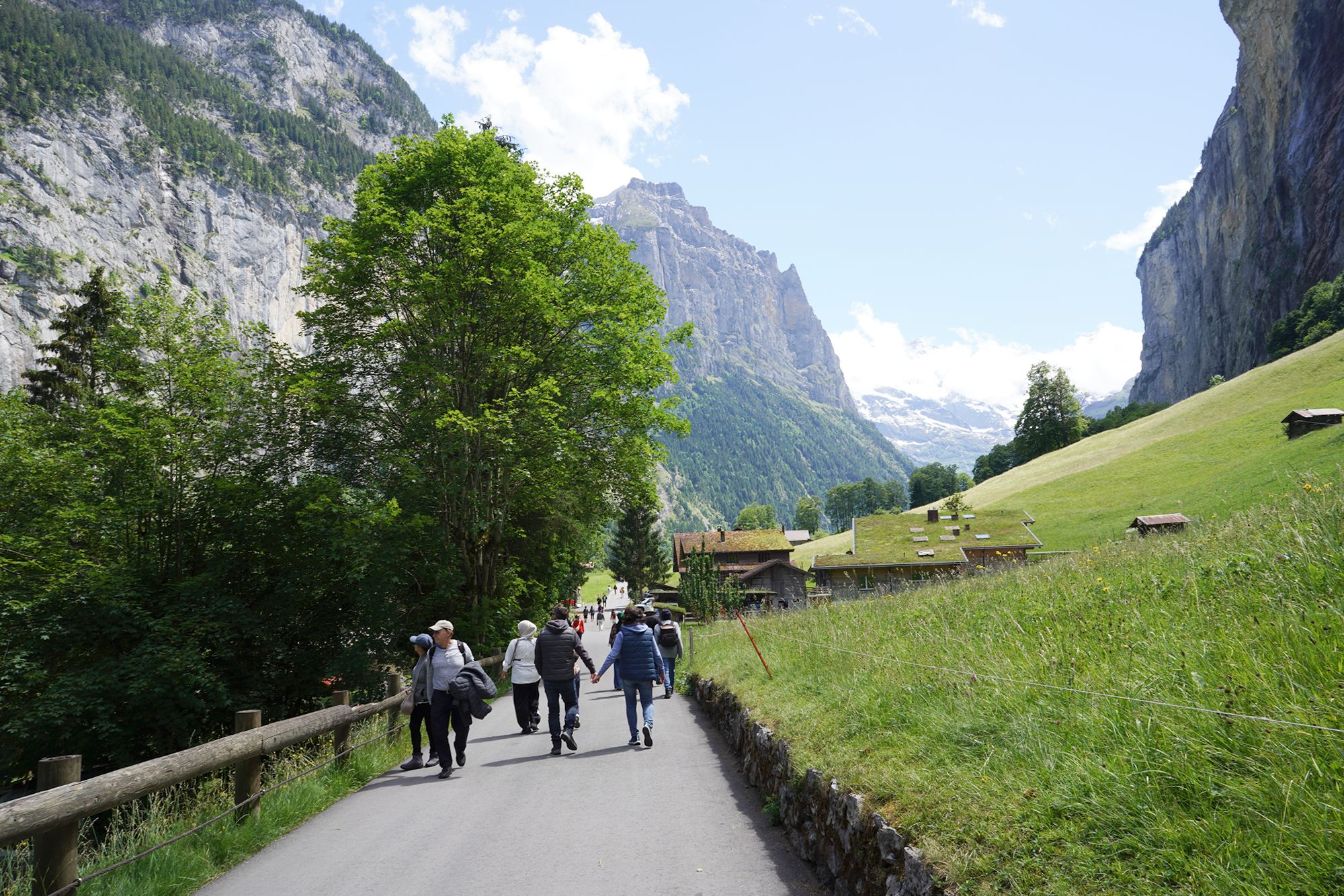 Hike Down to Lauterbrunnen (190) Hike Down to Lauterbrunnen (190)